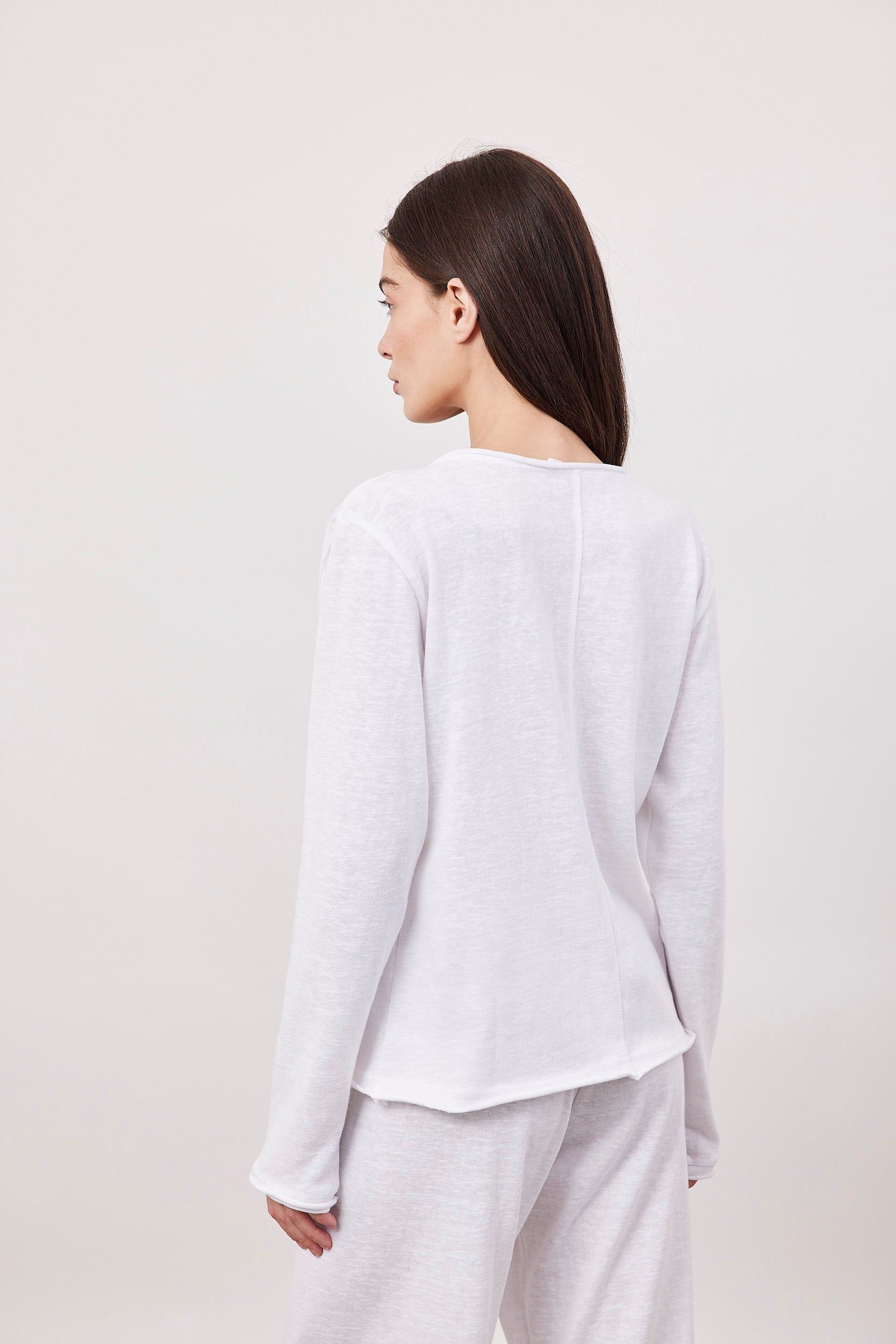 חולצה ארוכה בסיומת גזורה