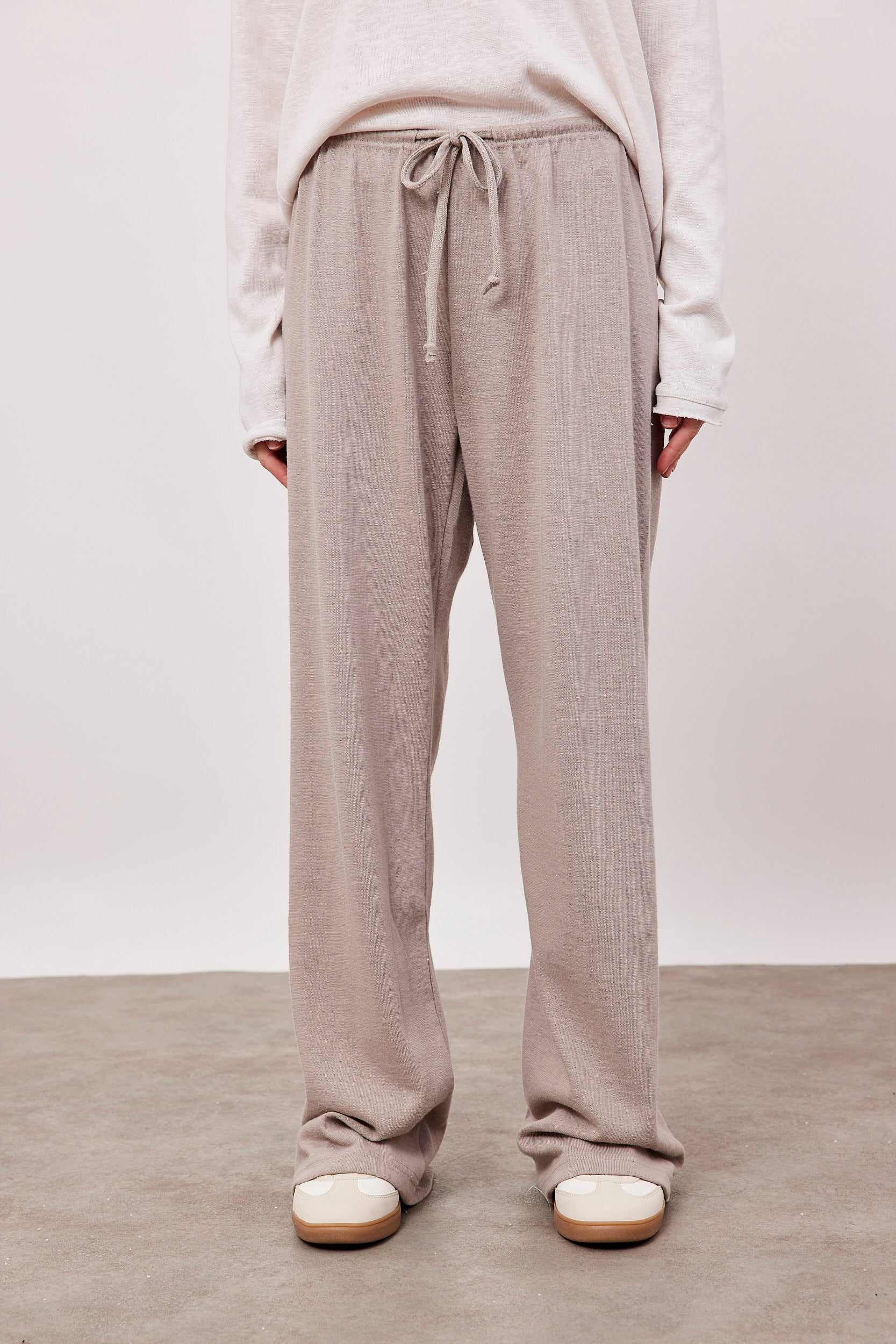 מכנסיים ארוכים במראה פשתן