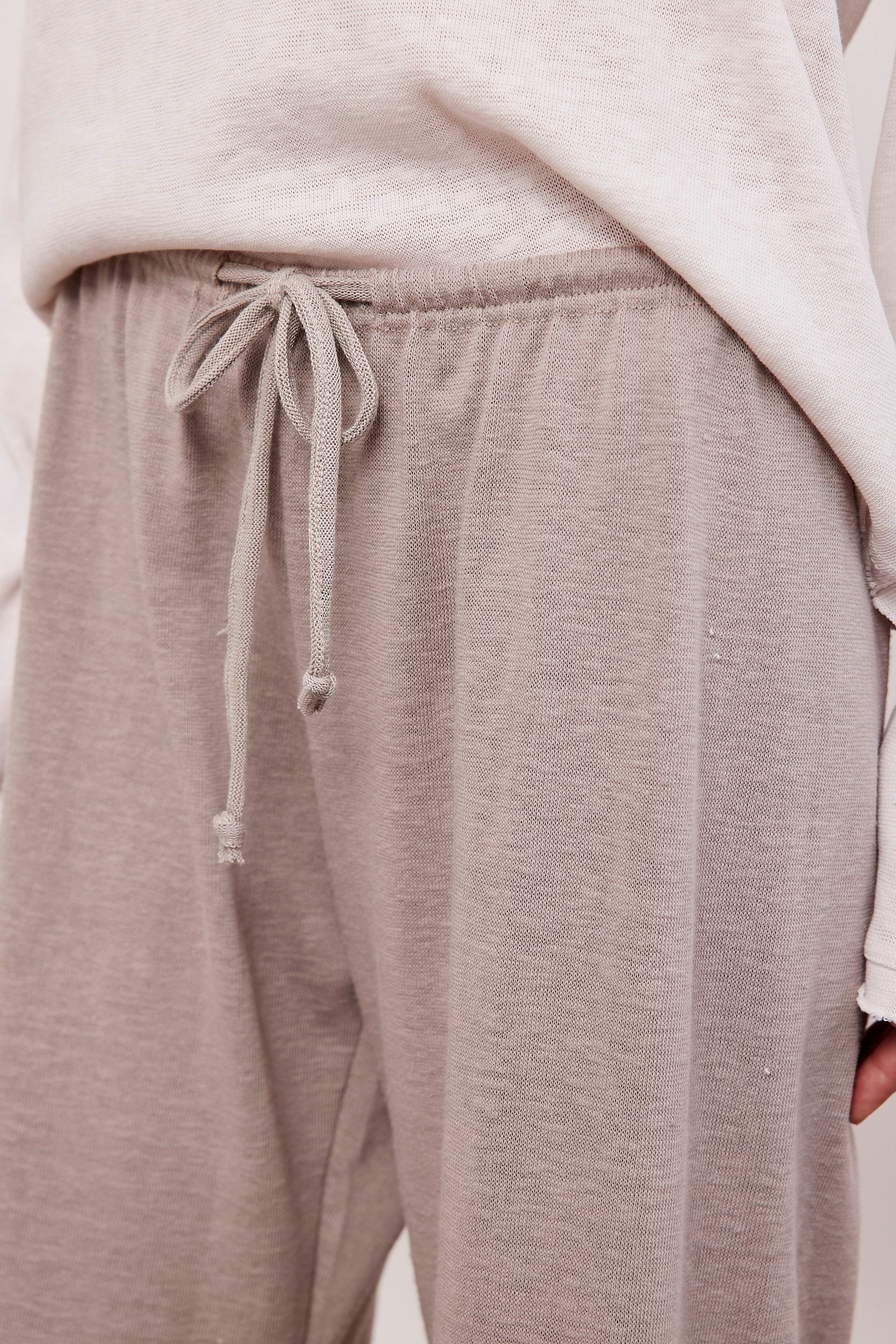 מכנסיים ארוכים במראה פשתן