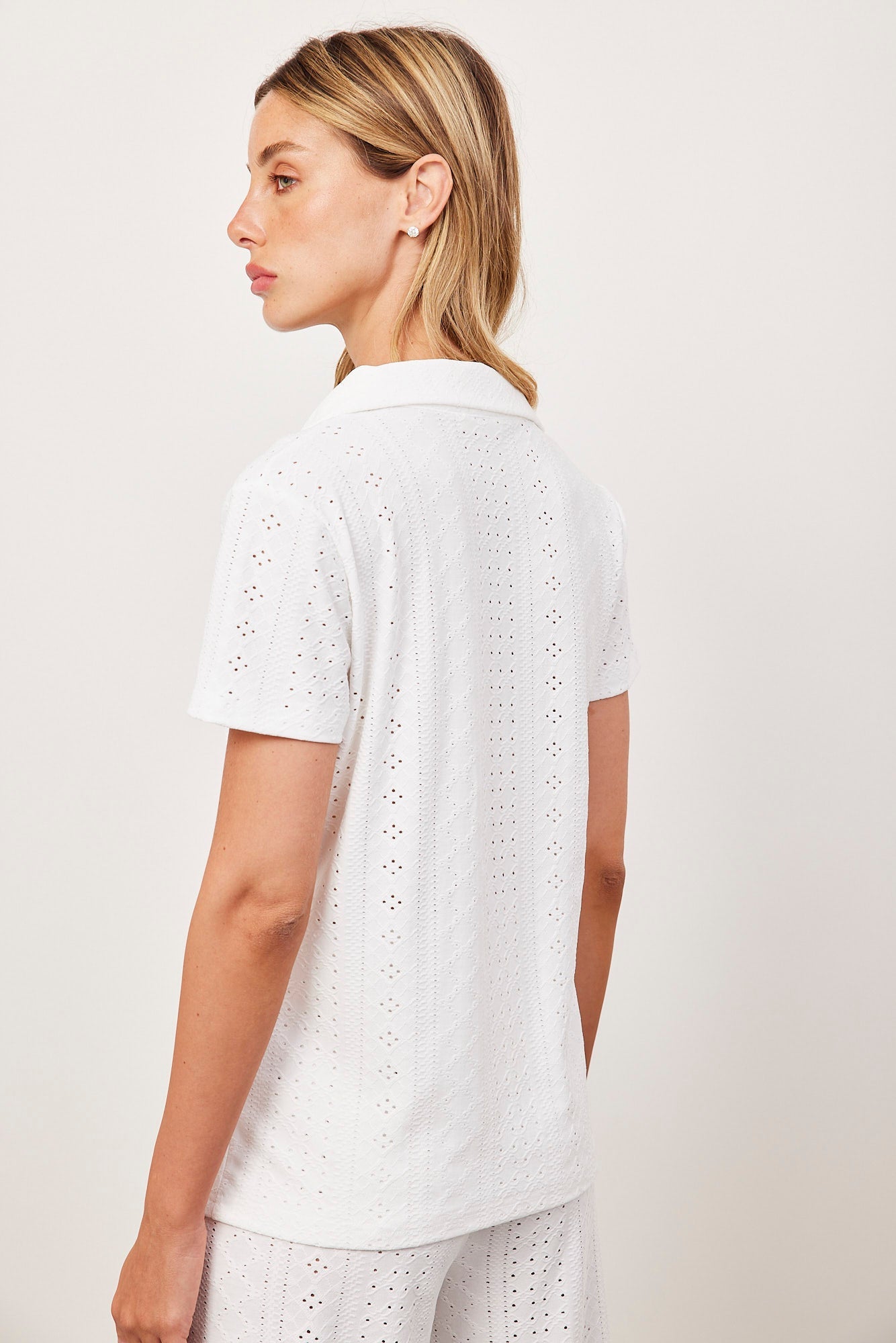 חולצה מכופתרת במראה תחרה