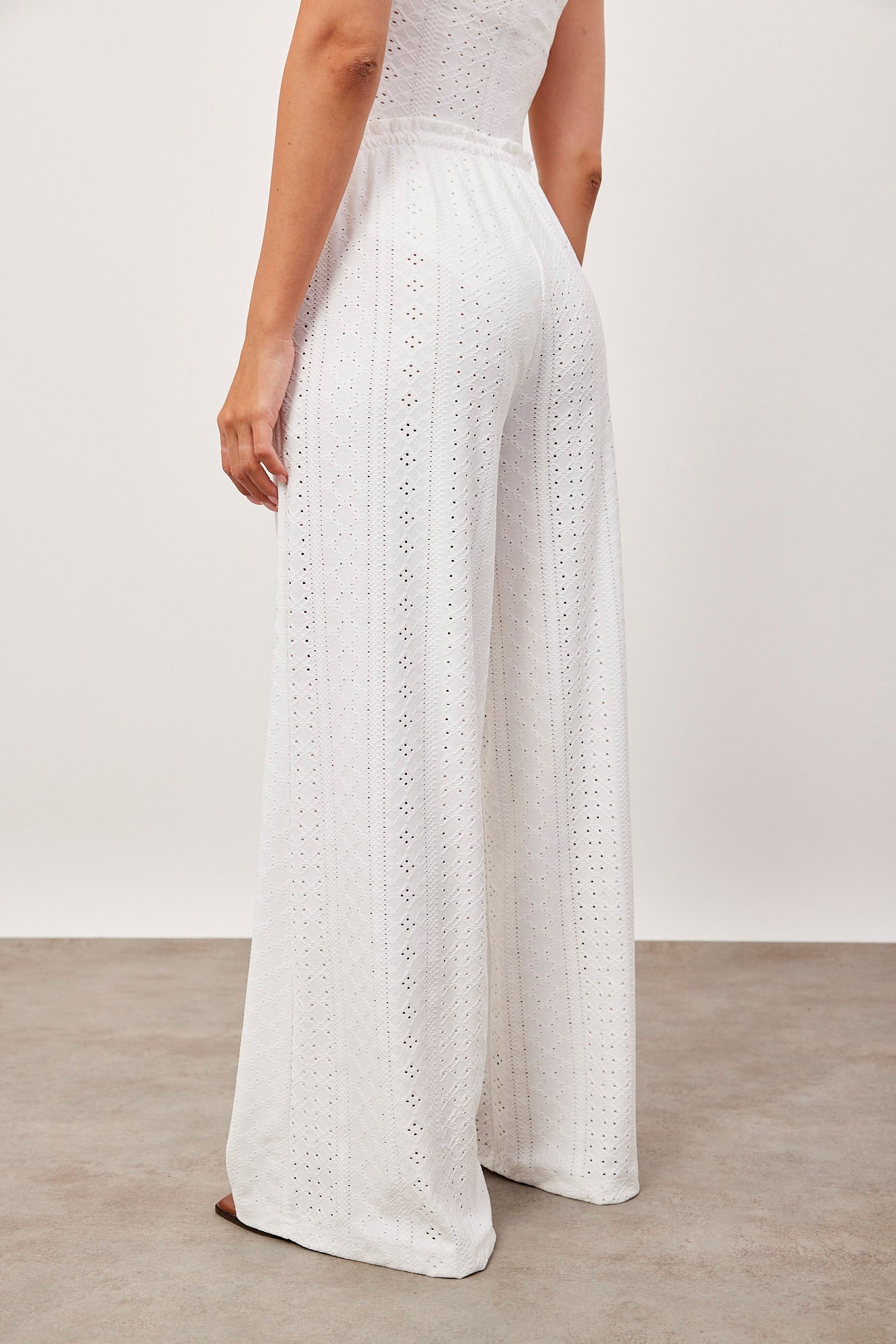 מכנסיים נשפכים במראה תחרה - ITAY BRANDS