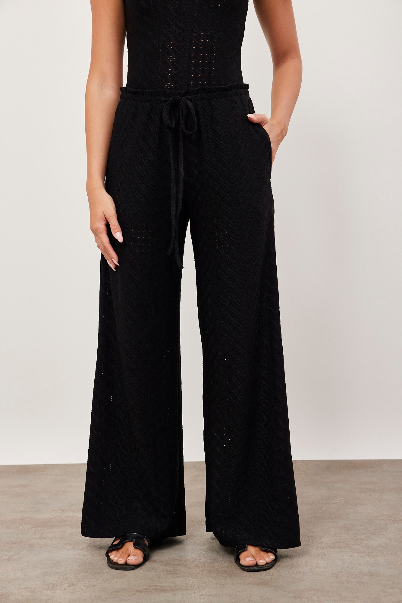 מכנסיים נשפכים במראה תחרה - ITAY BRANDS