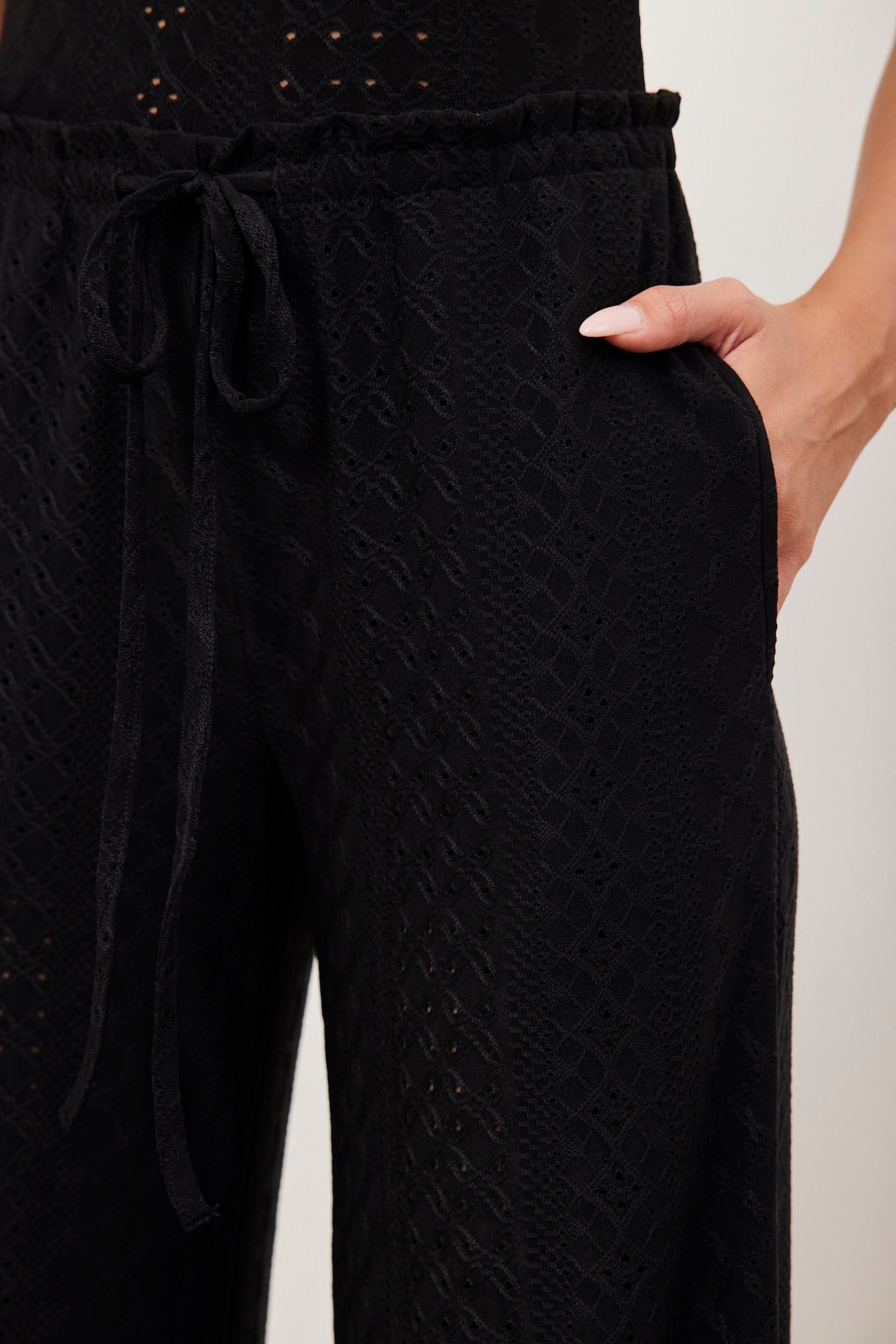 מכנסיים נשפכים במראה תחרה - ITAY BRANDS