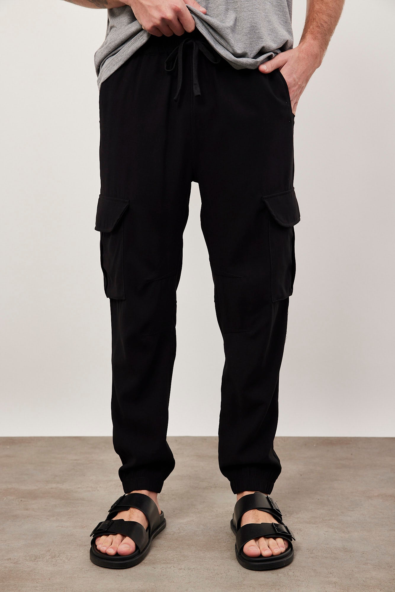 מכנסי טרנינג במראה דגמ"ח סיומת גומי - ITAY BRANDS