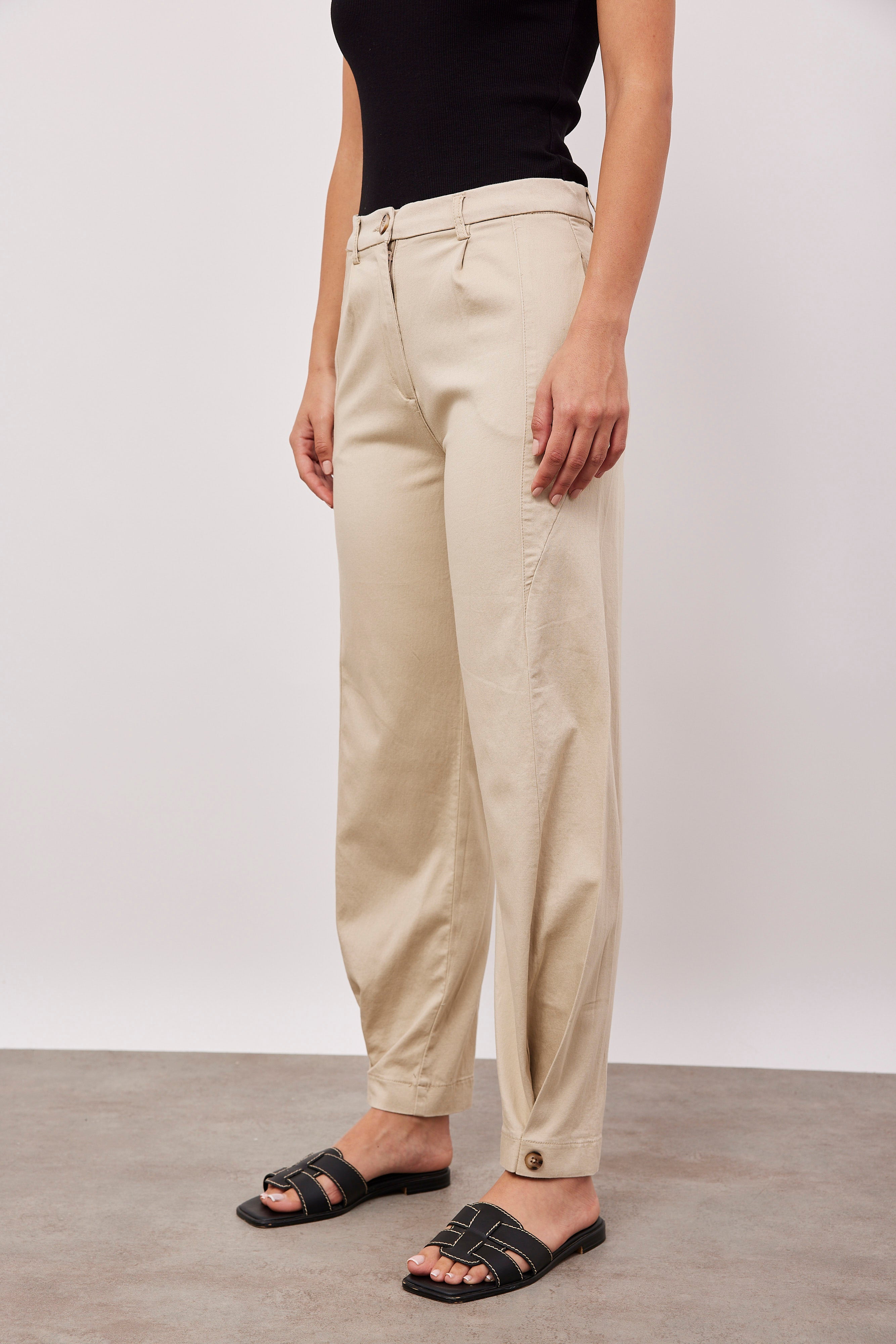 מכנסיים מחויטים בסיומת כפתור - ITAY BRANDS