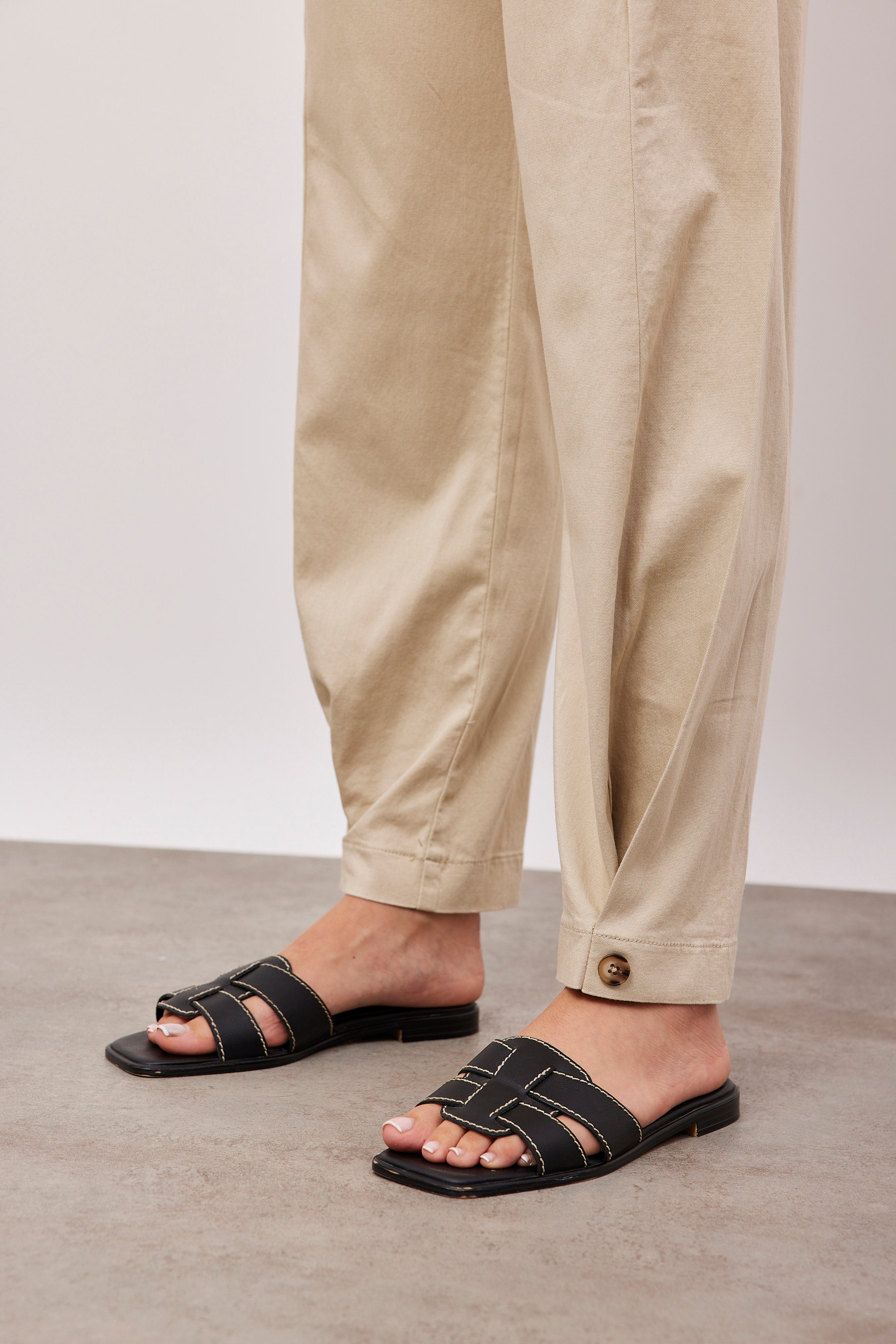 מכנסיים מחויטים בסיומת כפתור - ITAY BRANDS