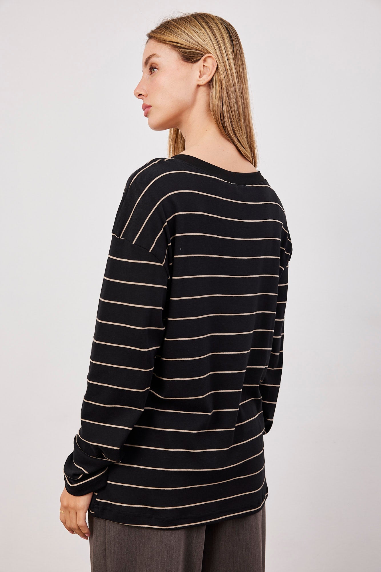 חולצת וי פסים אוברסייז - ITAY BRANDS