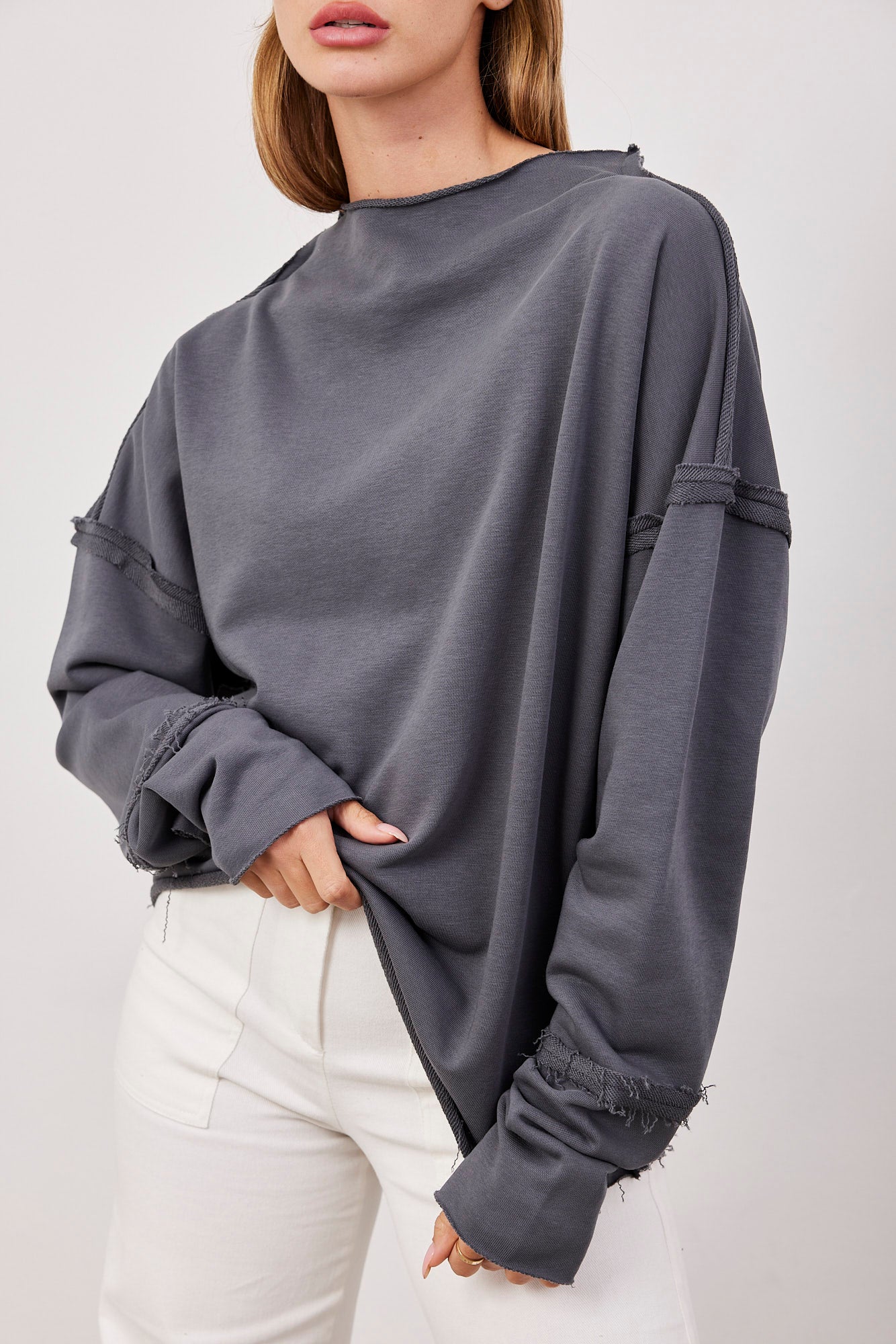 סווטשרט אוברסייז עם תיפורים בולטים - ITAY BRANDS