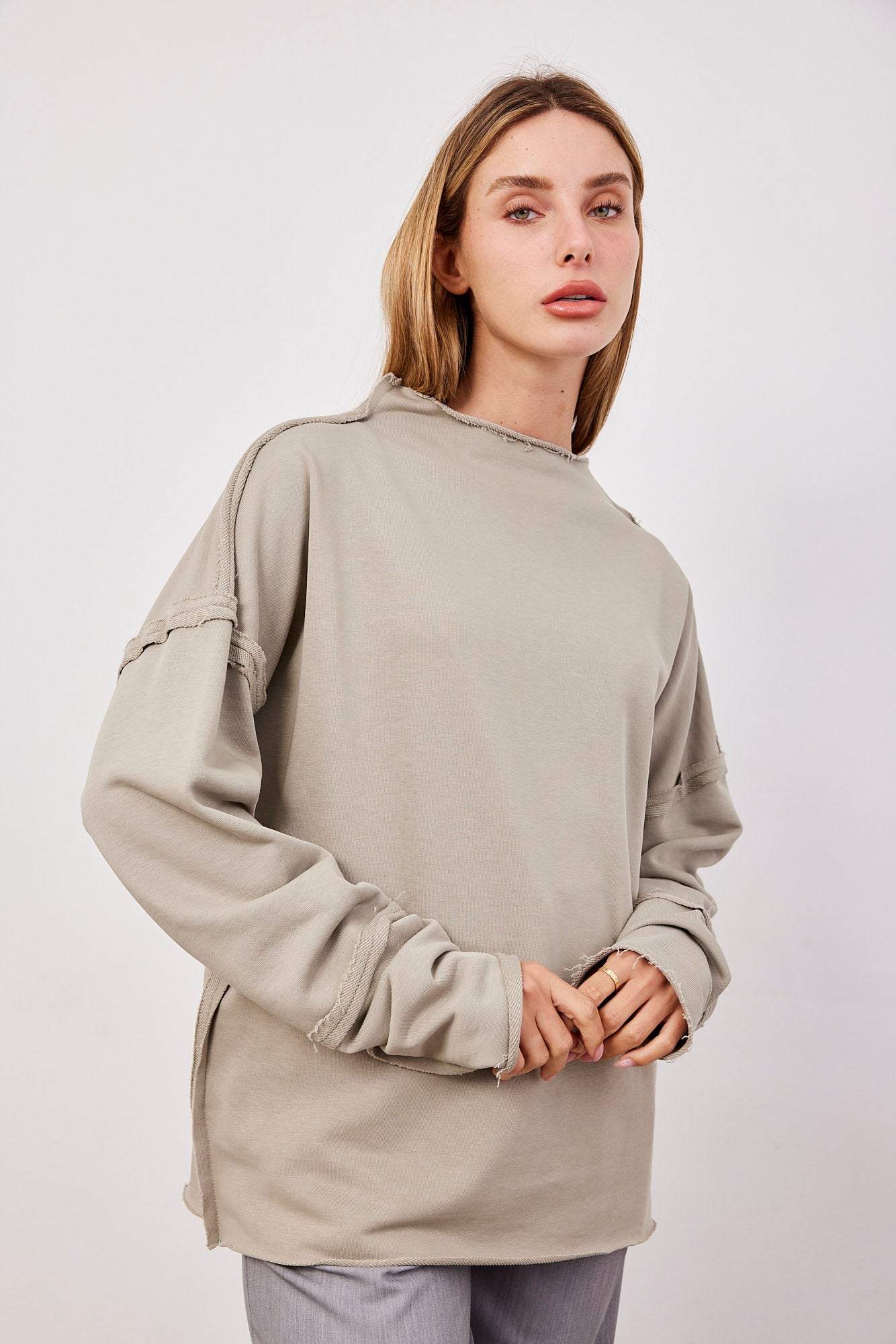 סווטשרט אוברסייז עם תיפורים בולטים - ITAY BRANDS