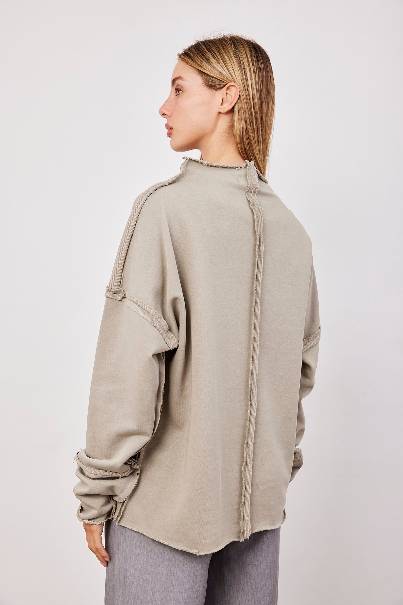 סווטשרט אוברסייז עם תיפורים בולטים - ITAY BRANDS