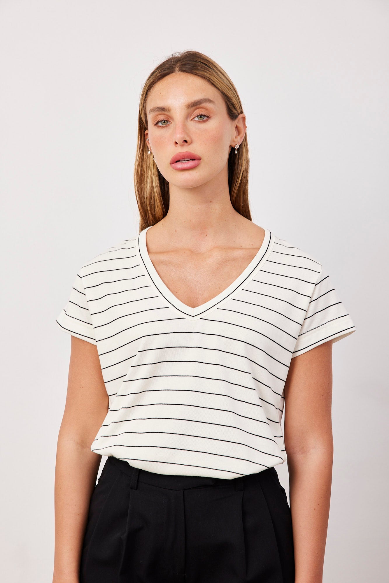 טי-שרט וי פסים - ITAY BRANDS