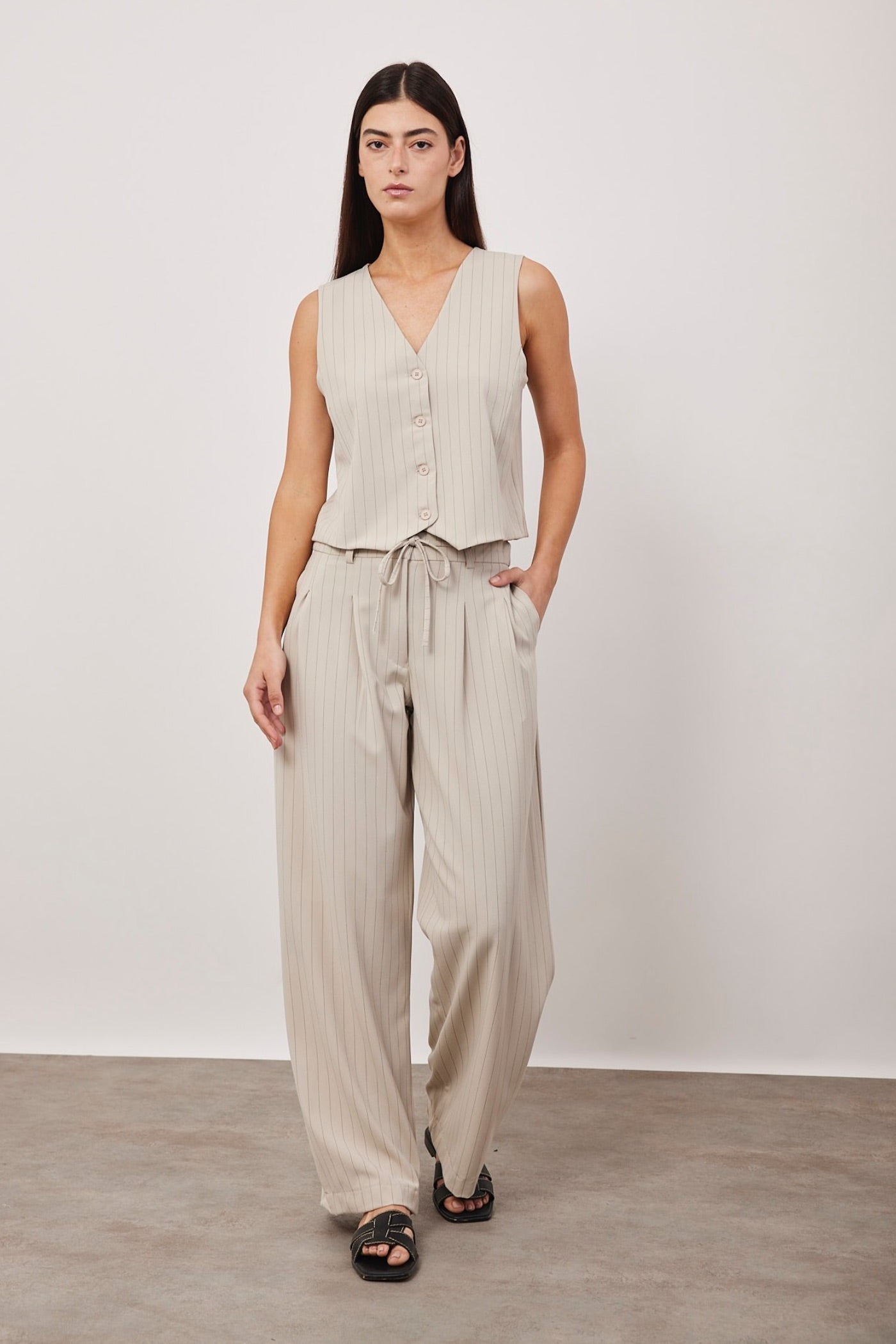 מכנסיים מחויטים עם קשירה בהדפס פסים - ITAY BRANDS