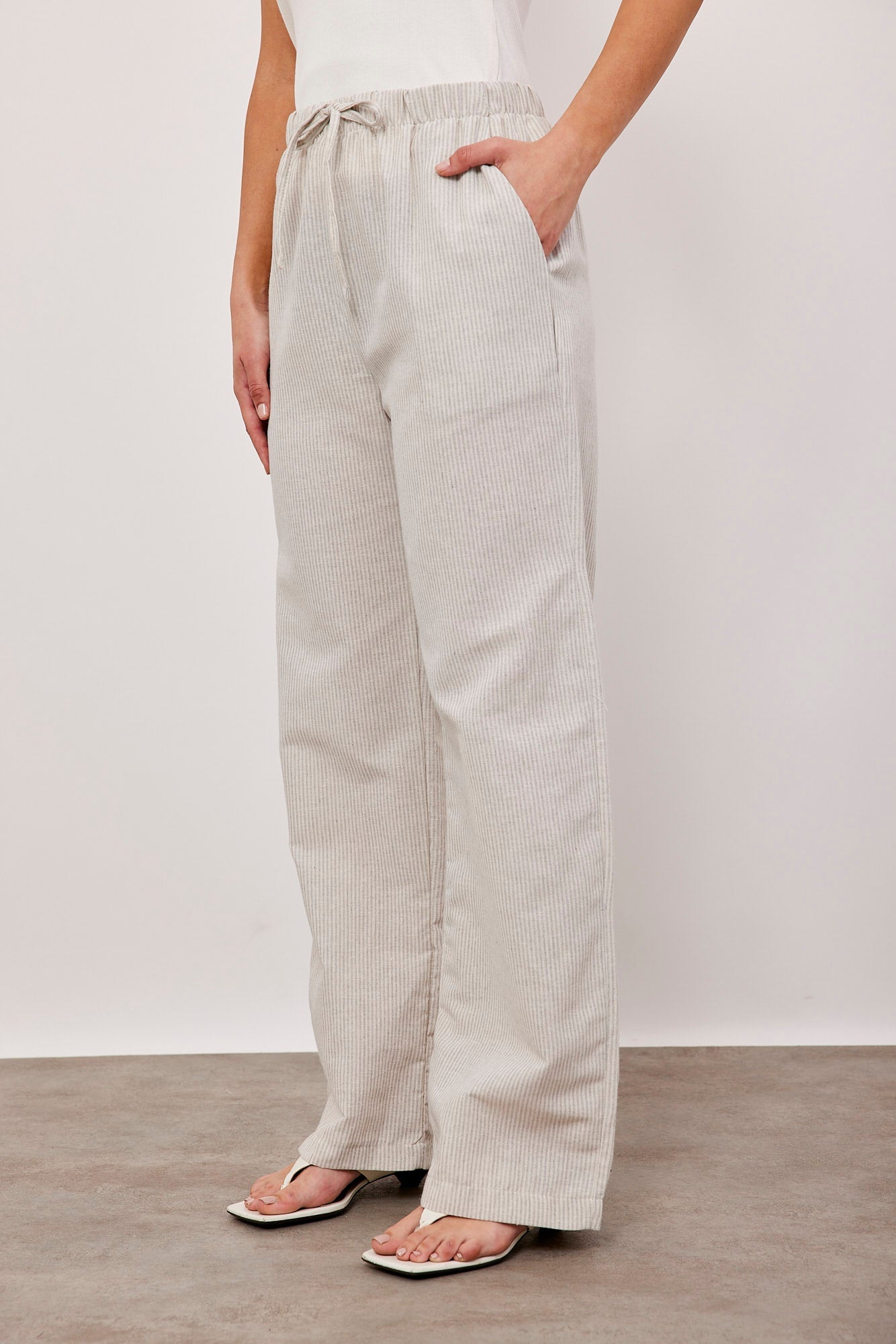 מכנסי פסים ארוכים במראה פשתן - ITAY BRANDS