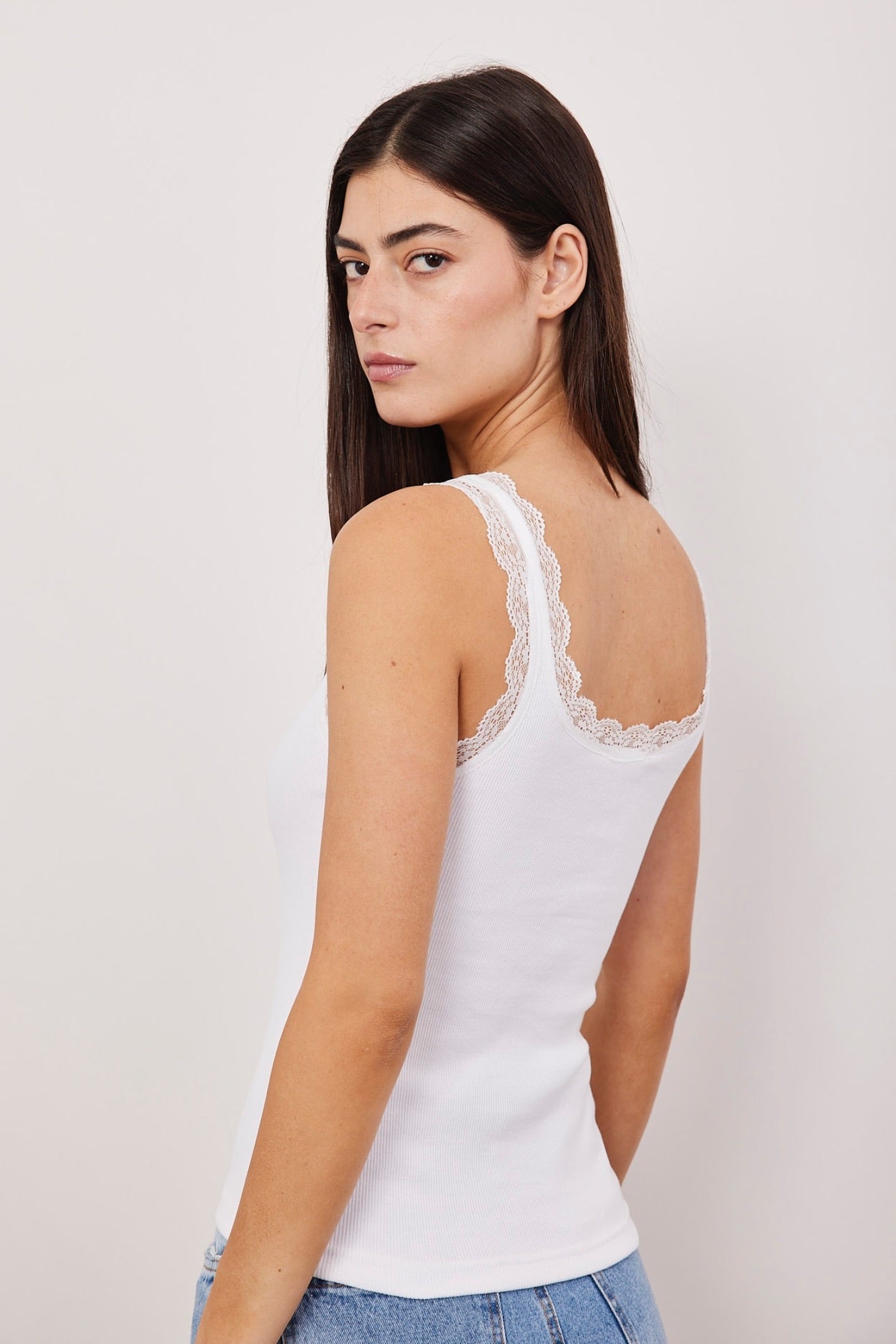 גופיית ריב בעיטור תחרה