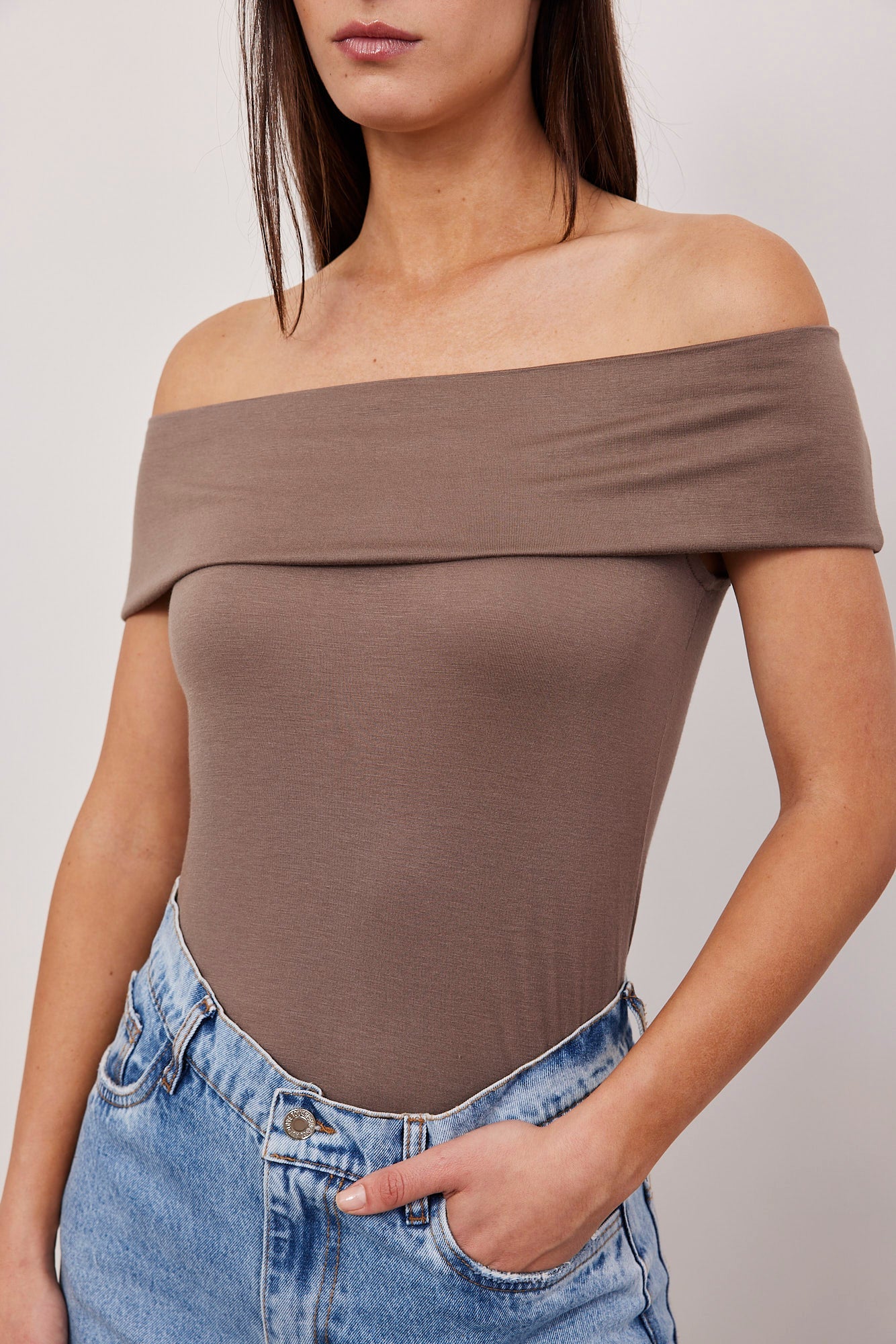 חולצת אוף שולדרס - ITAY BRANDS