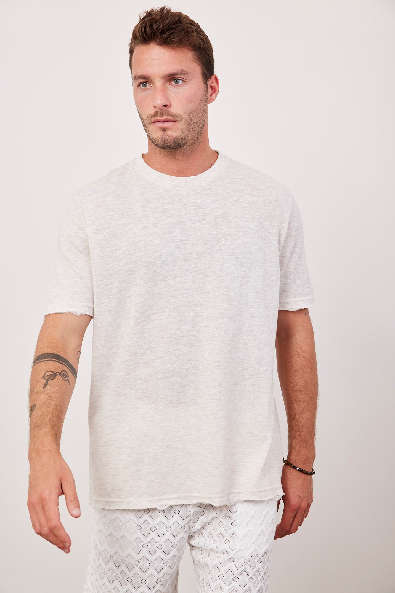 טי-שרט קרעים במראה פשתן - ITAY BRANDS