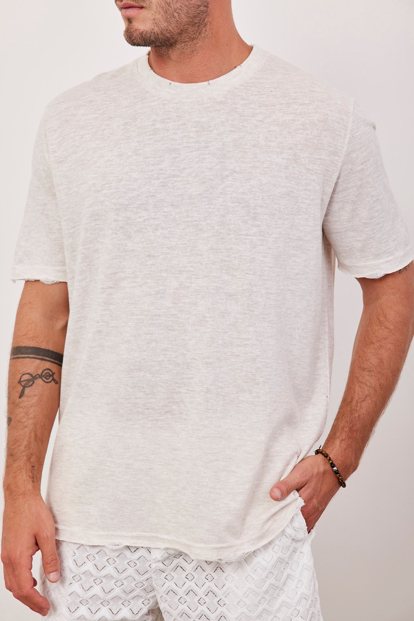 טי-שרט קרעים במראה פשתן - ITAY BRANDS