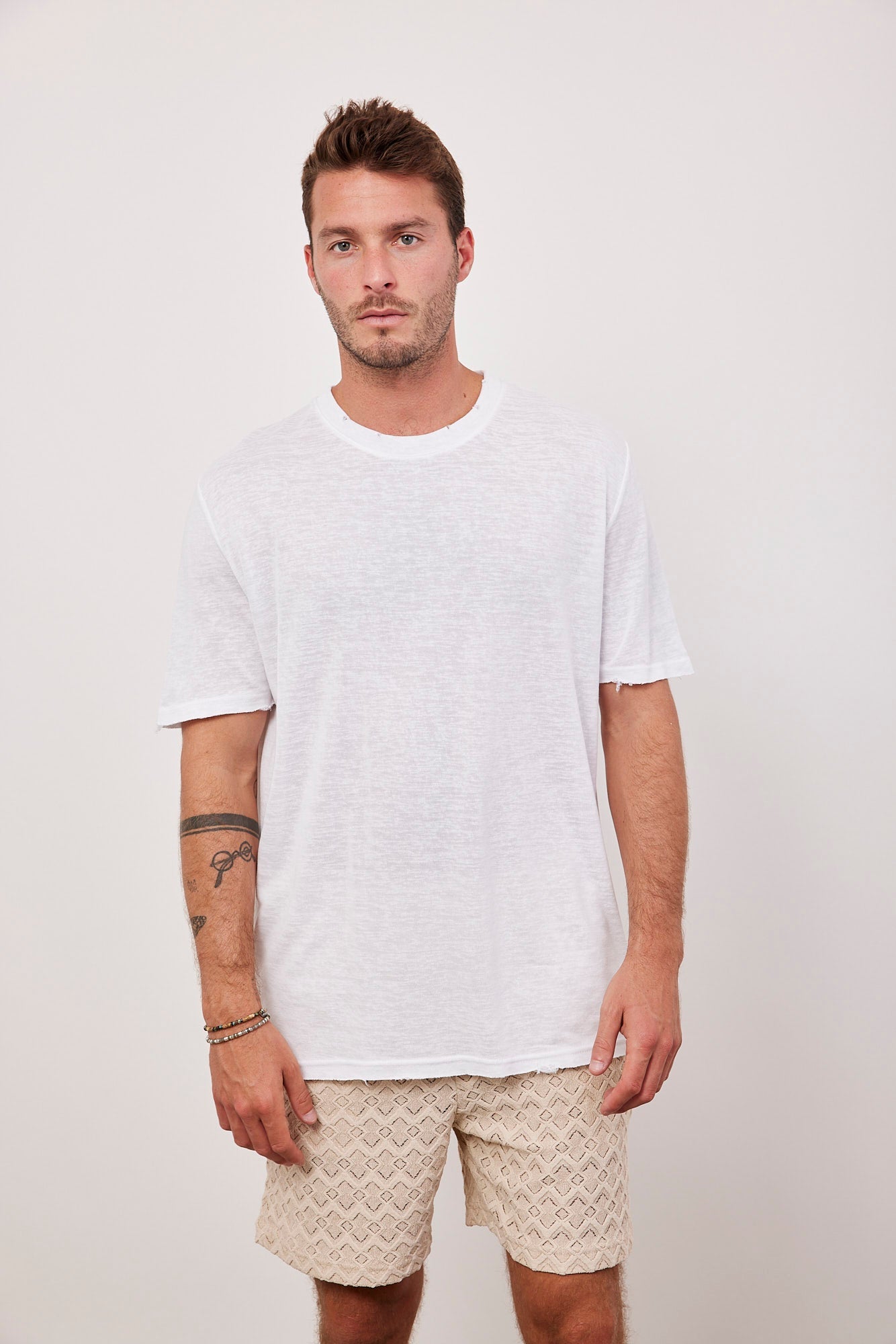 טי-שרט קרעים במראה פשתן - ITAY BRANDS