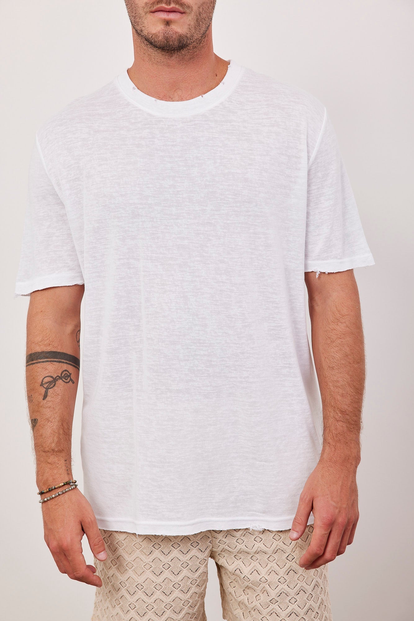 טי-שרט קרעים במראה פשתן - ITAY BRANDS