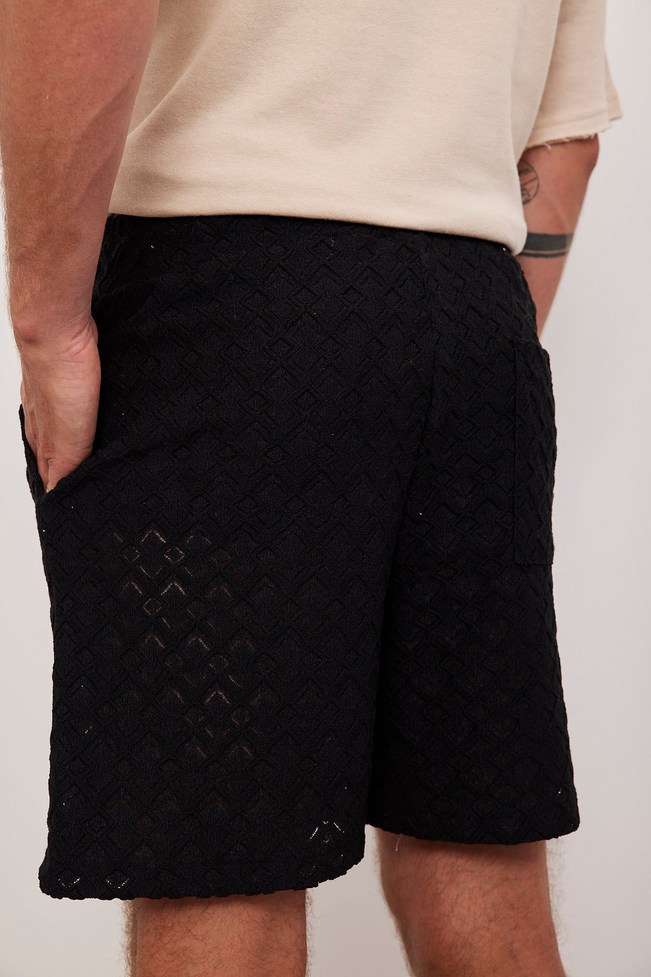 מכנסיים קצרים בטקסטורת קרושה - ITAY BRANDS