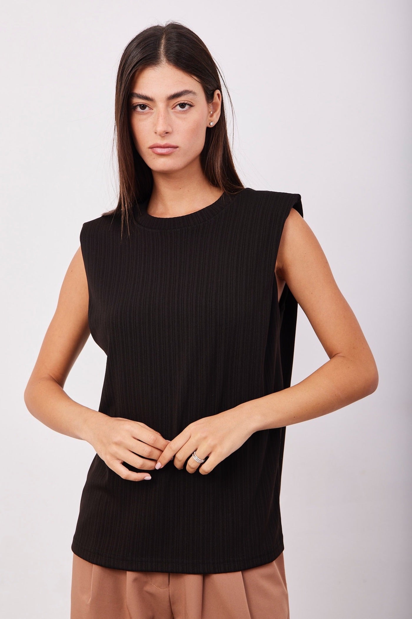 חולצה בטקסטורת פסים עם כריות בכתפיים - ITAY BRANDS