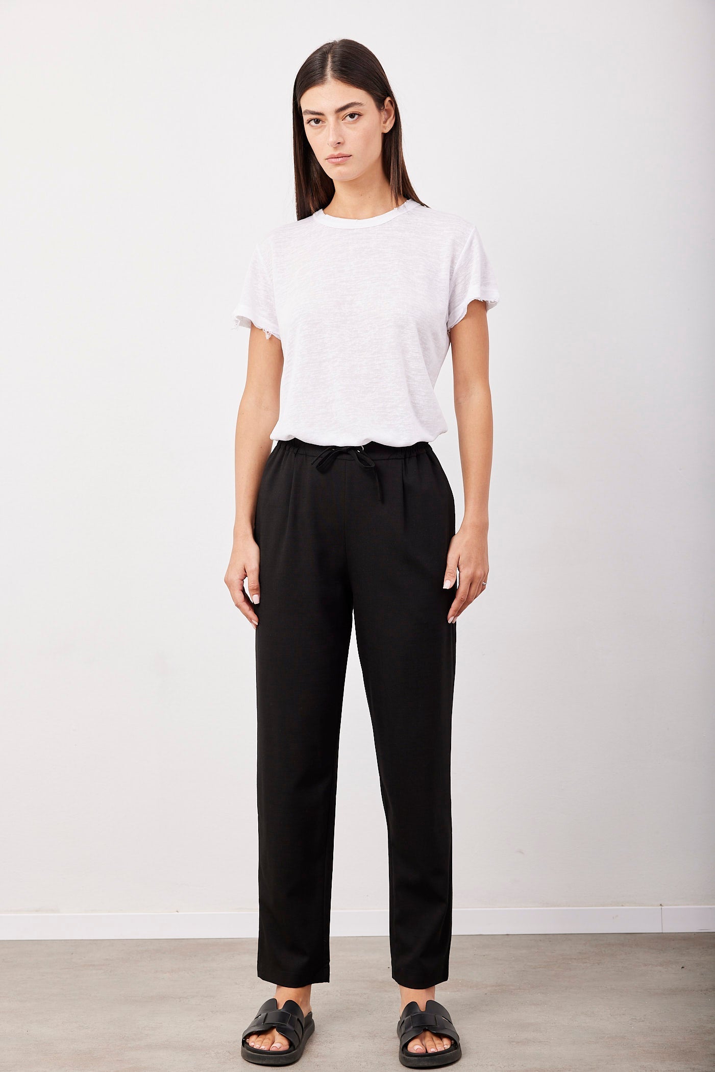 מכנסיים מחויטים עם גומי במותן - ITAY BRANDS