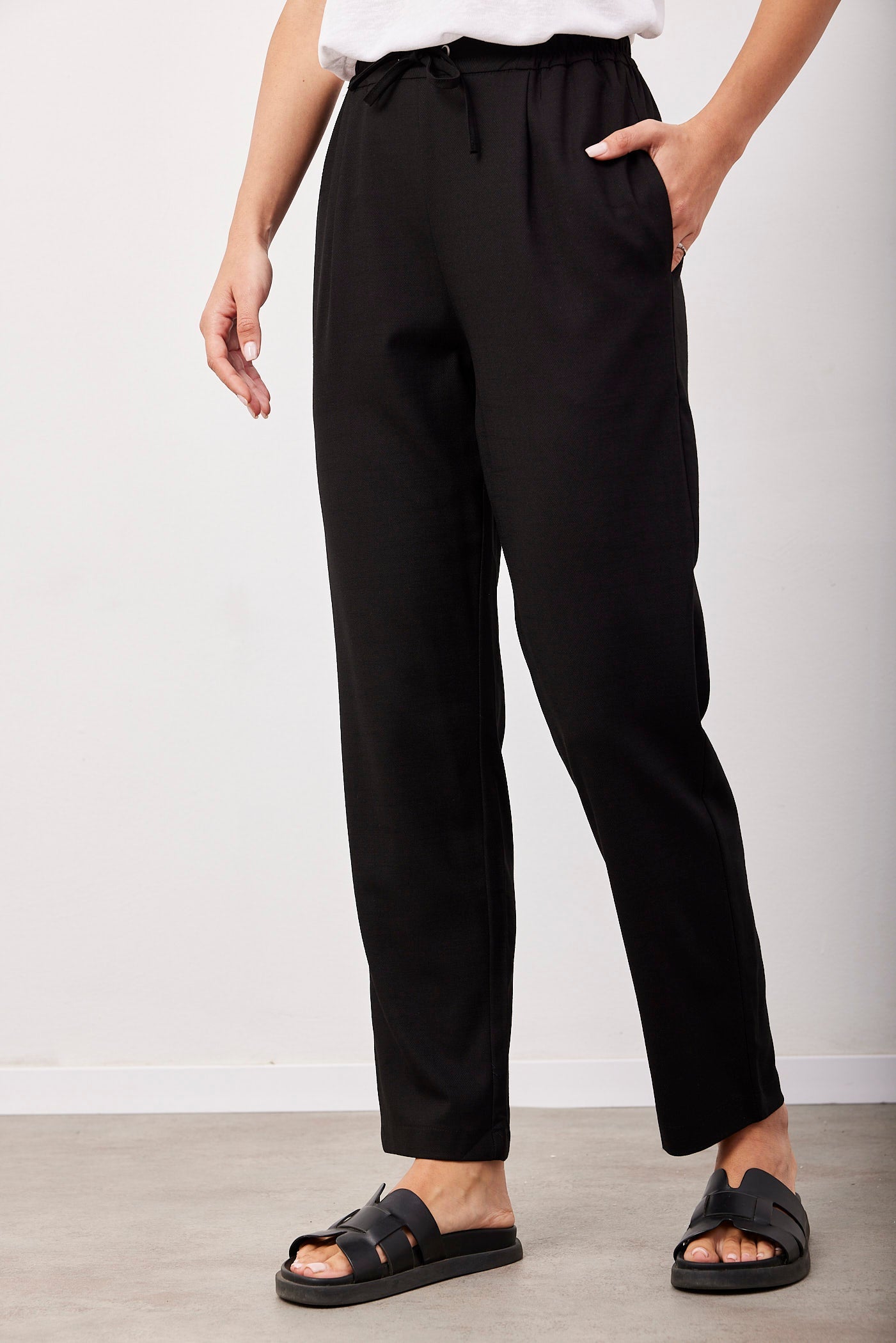 מכנסיים מחויטים עם גומי במותן - ITAY BRANDS