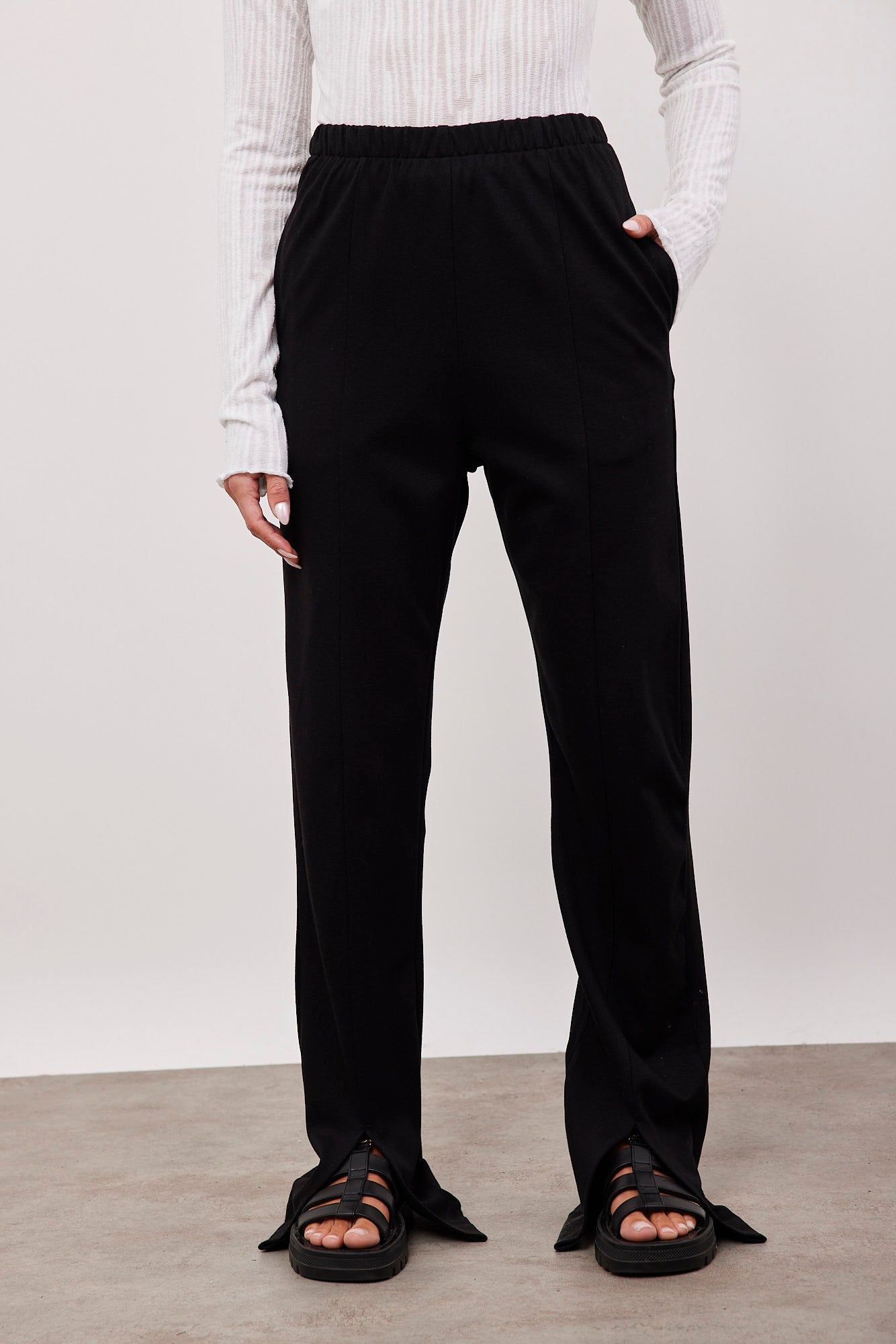 מכנסיים מתרחבים עם שסעים - ITAY BRANDS