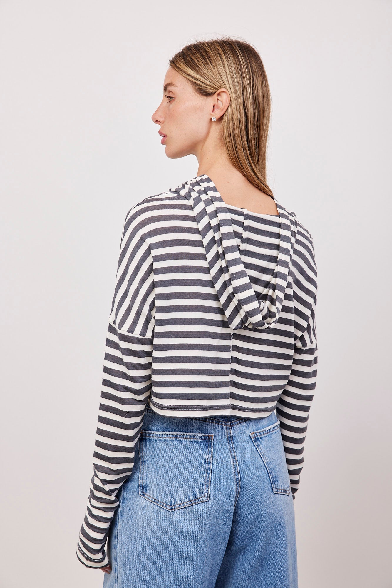 חולצת פסים עם קפוצ׳ון בגזרת קרופ - ITAY BRANDS