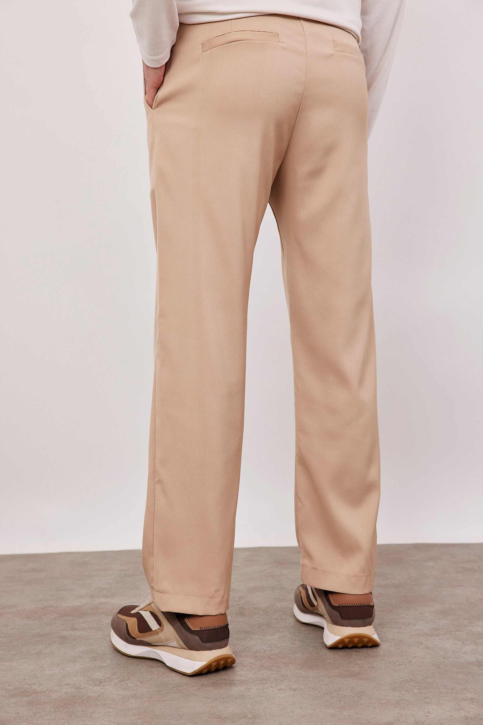 מכנסיים מחויטים גזרה ישרה