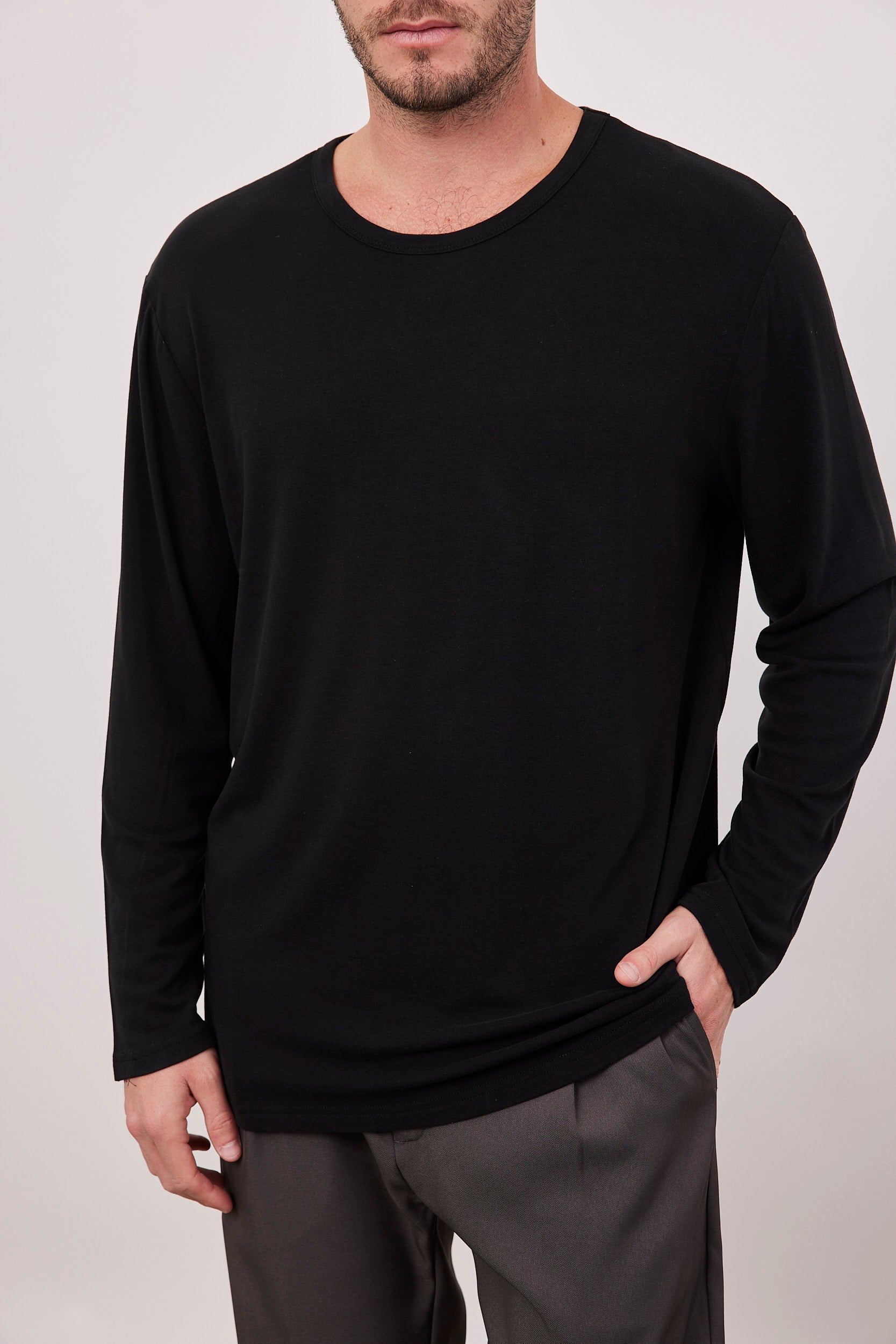 חולצה ארוכה מפתח עגול מובלט