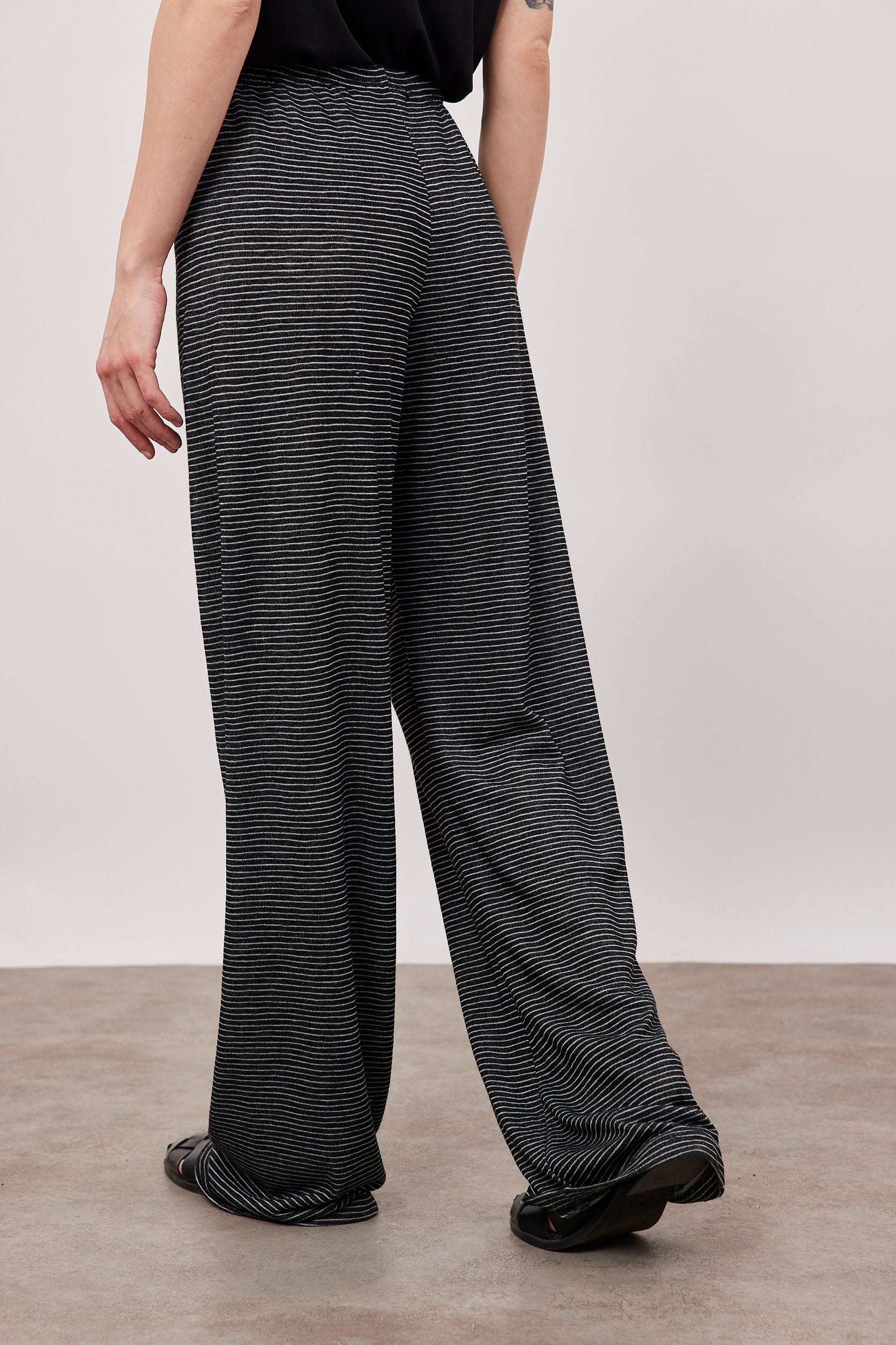 מכנסיים במראה פשתן בהדפס פסים