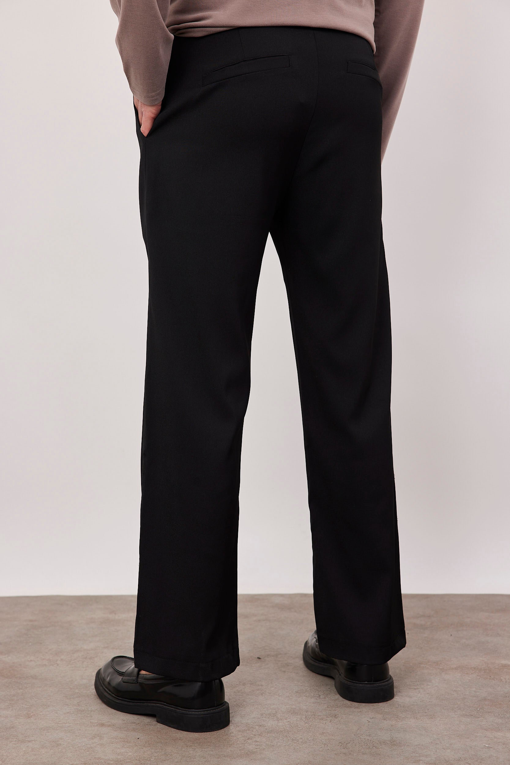 מכנסיים מחויטים גזרה ישרה