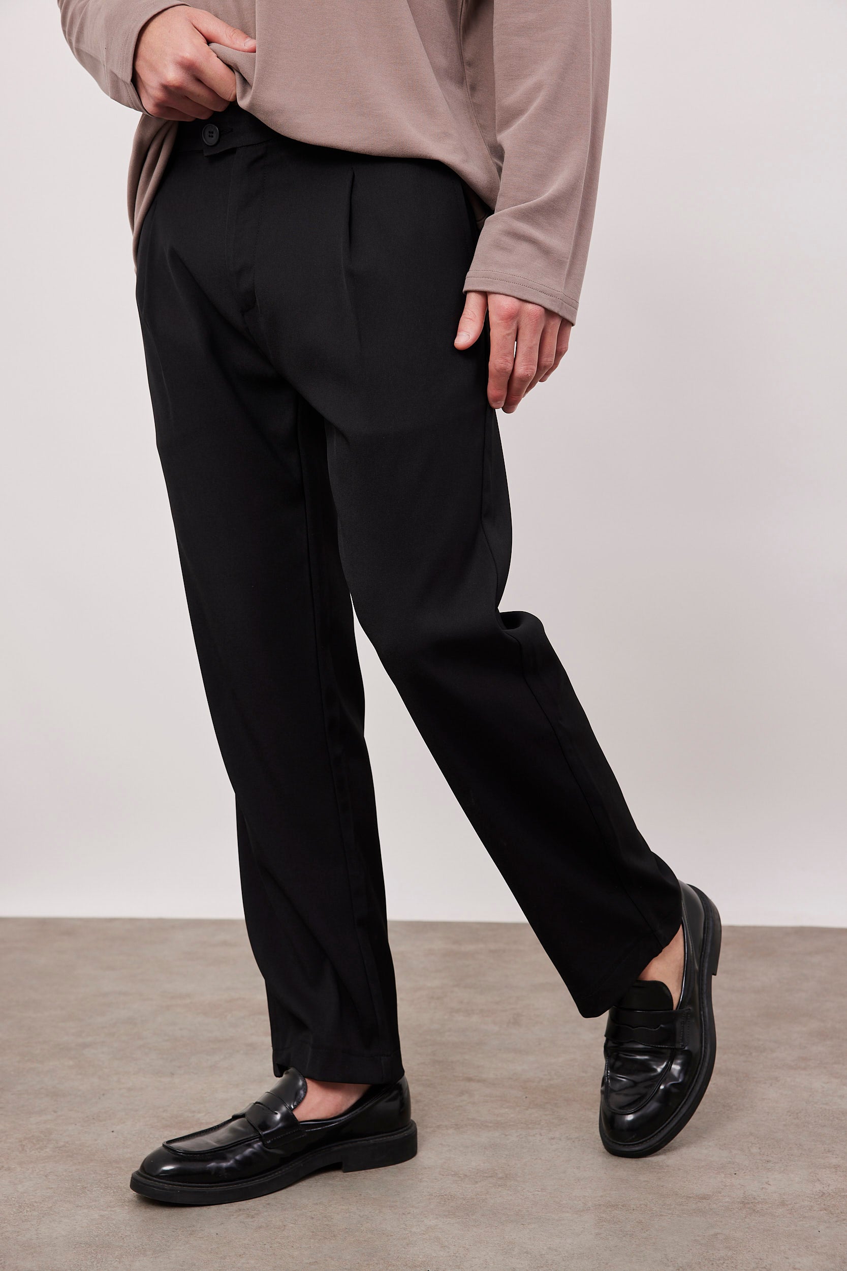 מכנסיים מחויטים גזרה ישרה