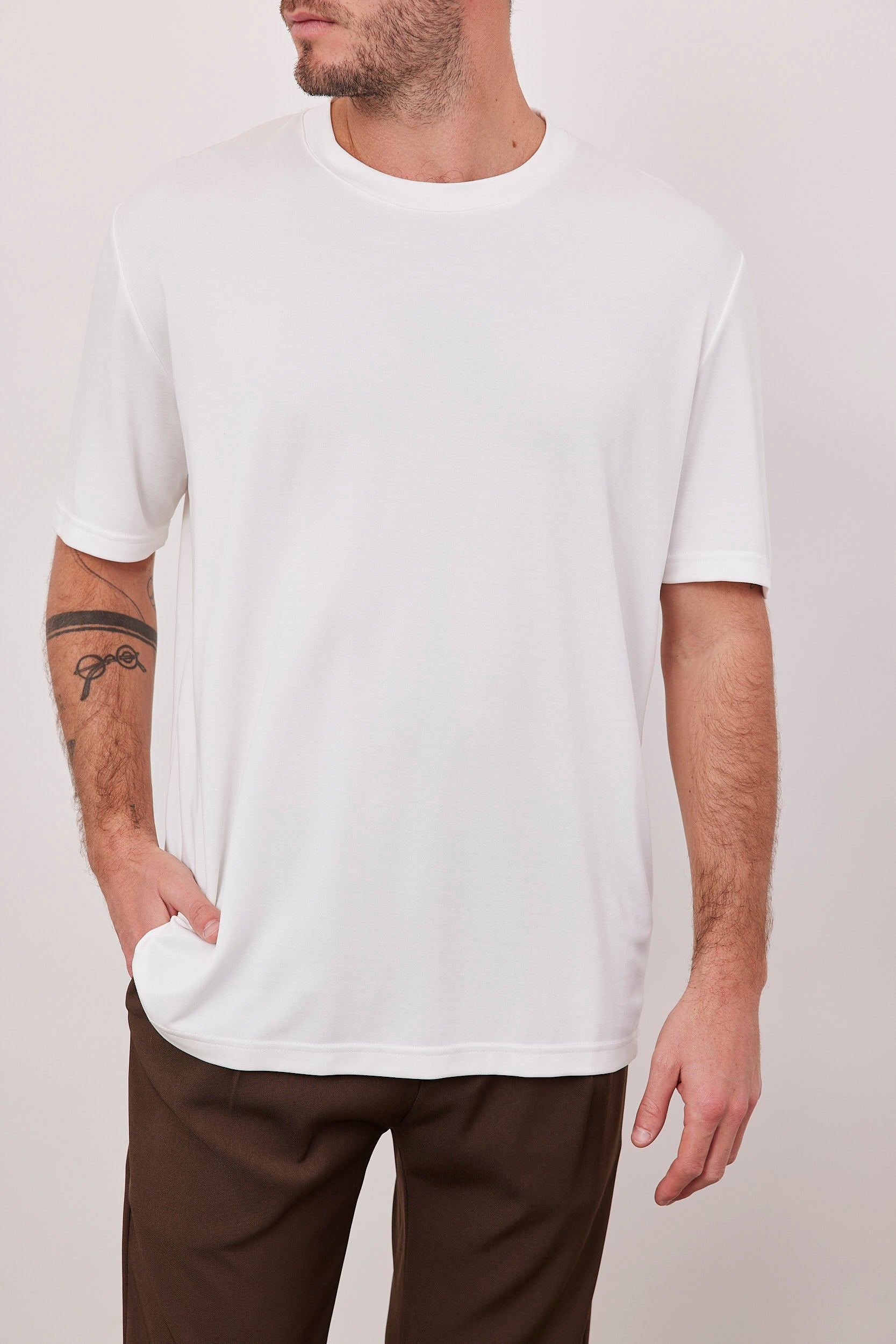 טי שירט מודל