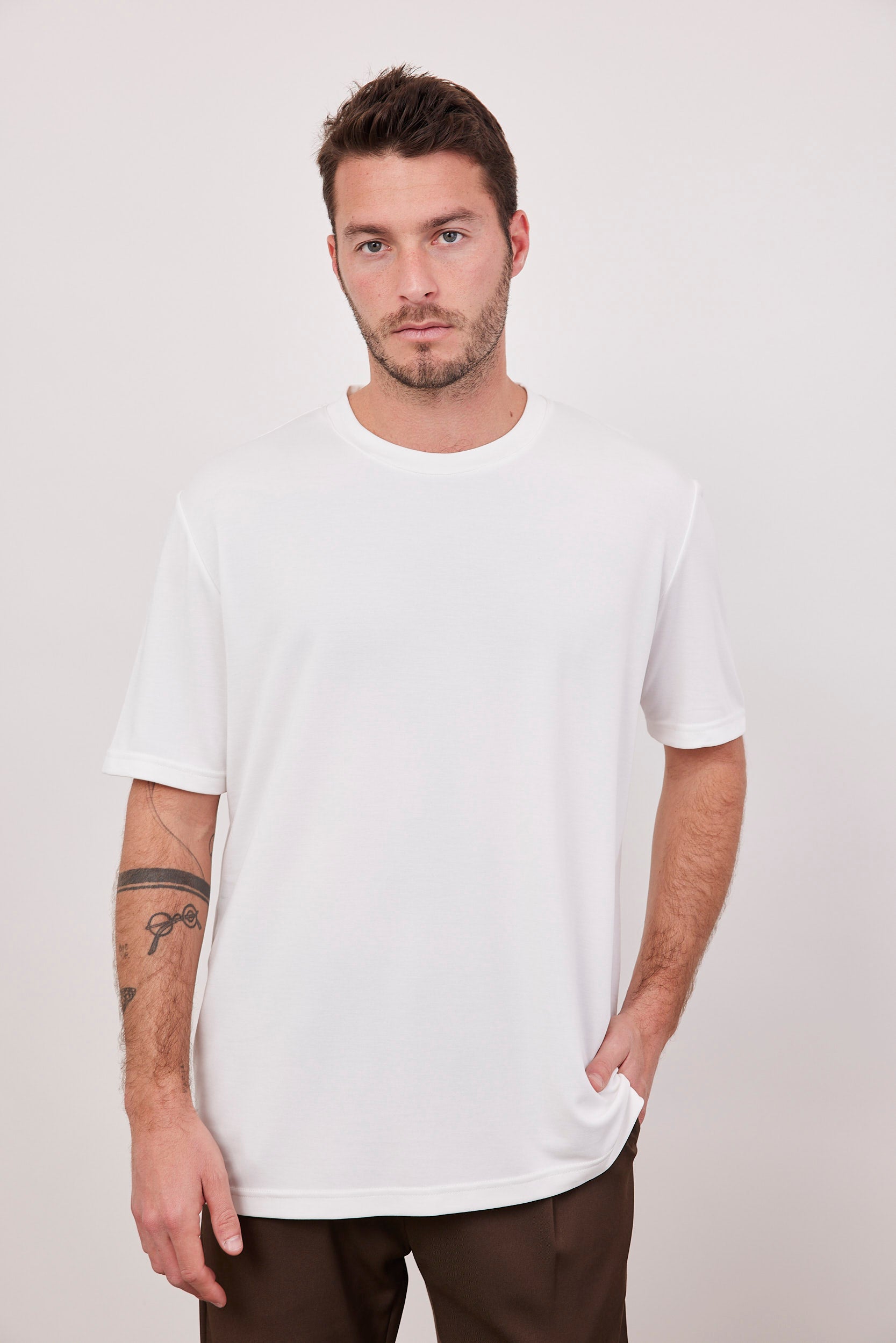 טי שירט מודל