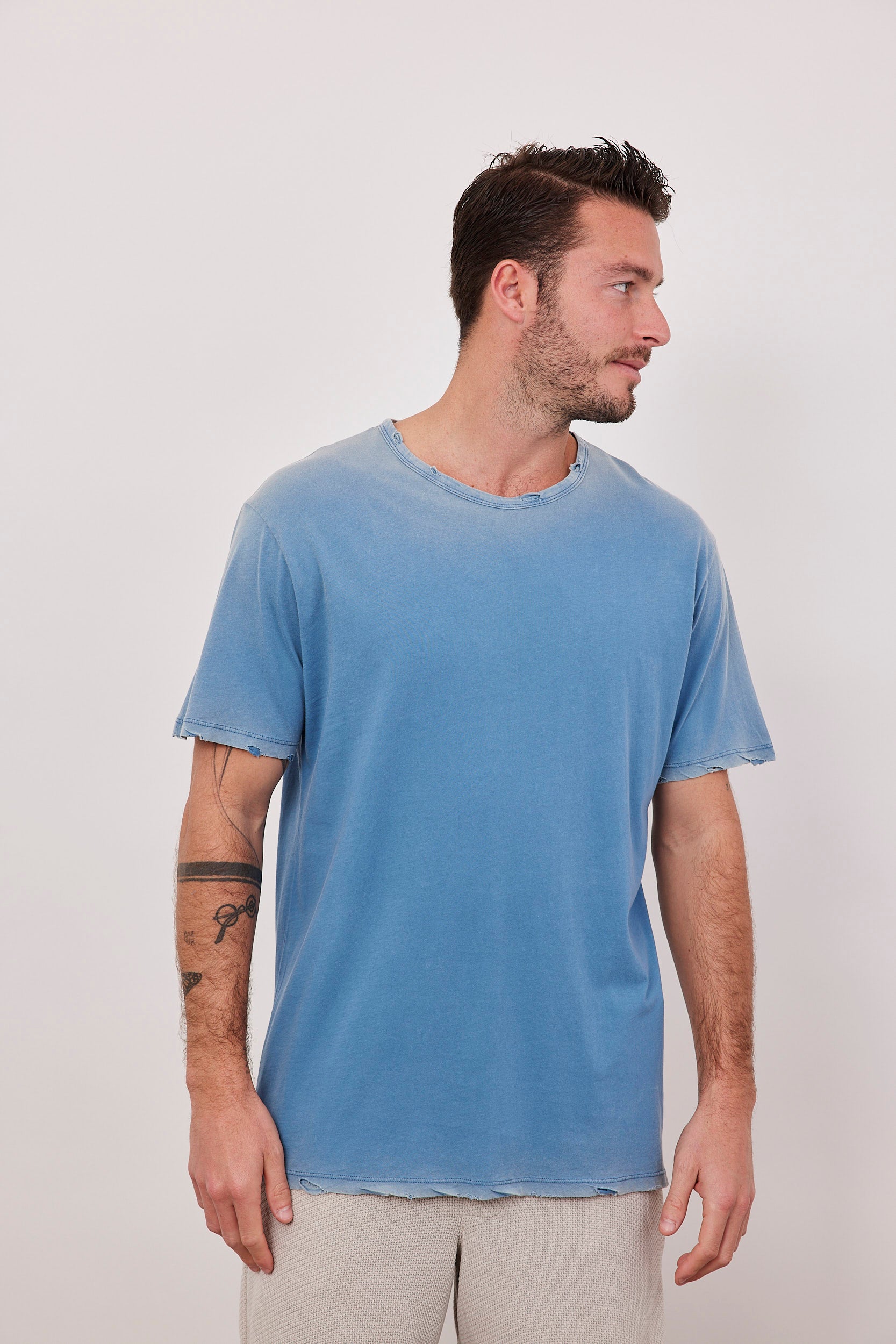 חולצת בייסיק בשטיפת ווש