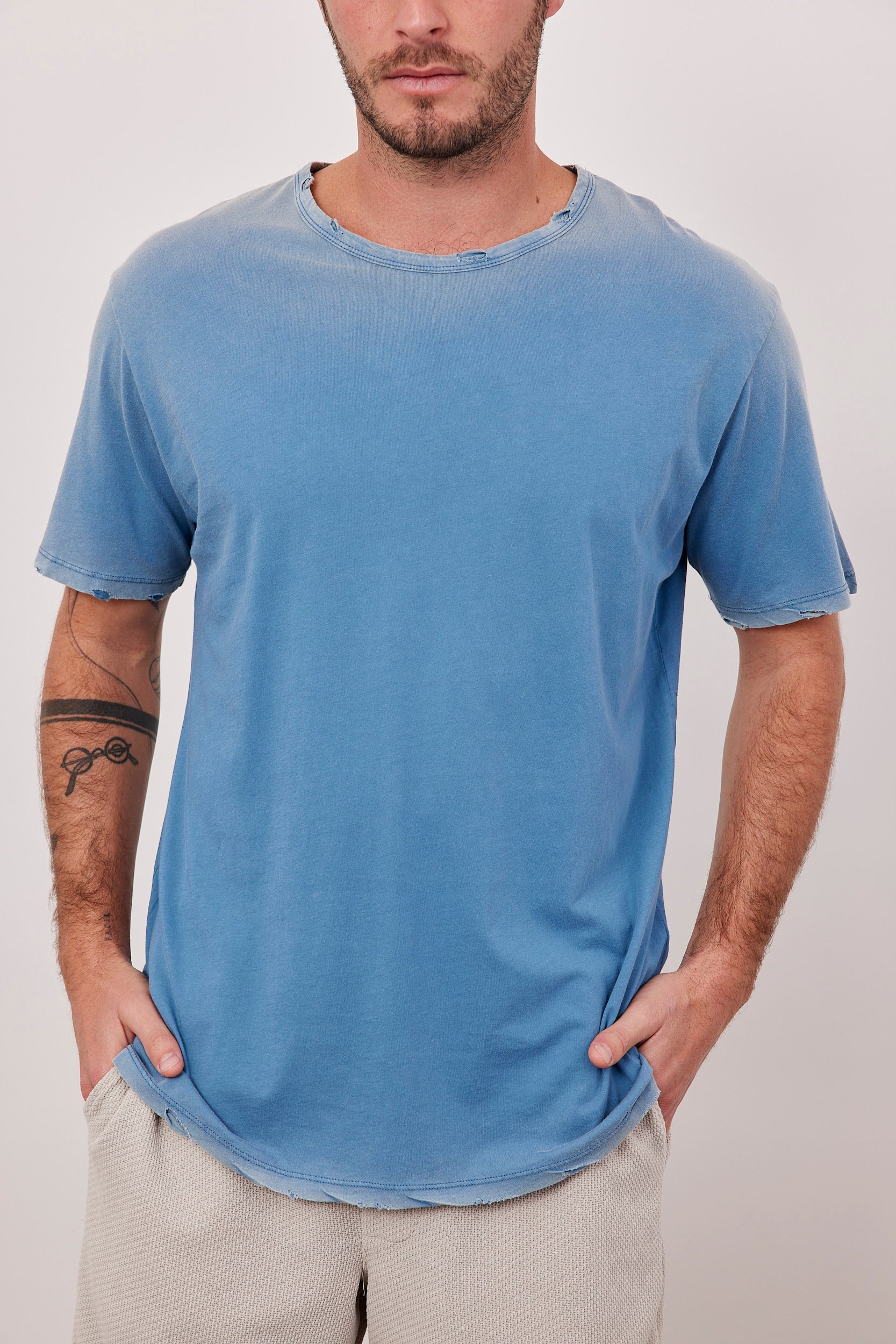 חולצת בייסיק בשטיפת ווש