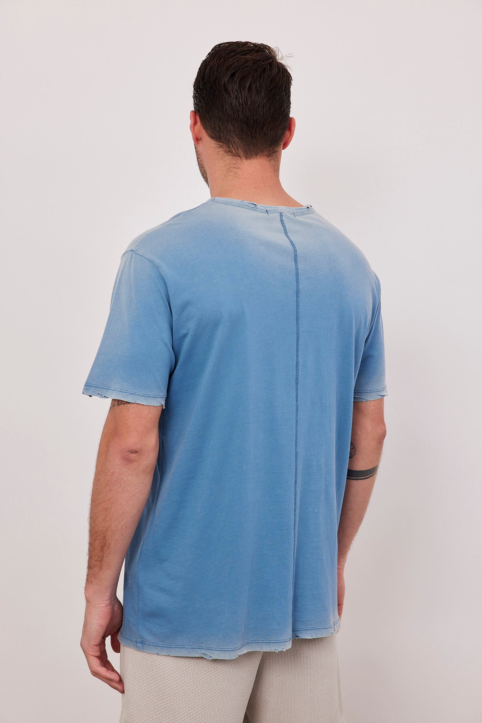 חולצת בייסיק בשטיפת ווש