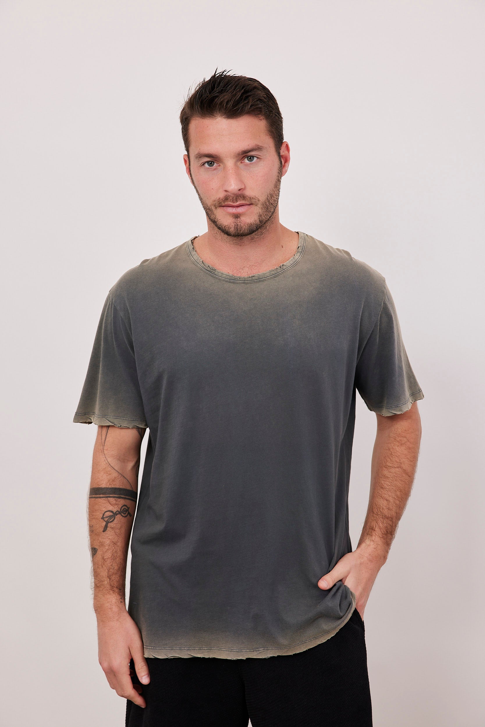 חולצת בייסיק בשטיפת ווש