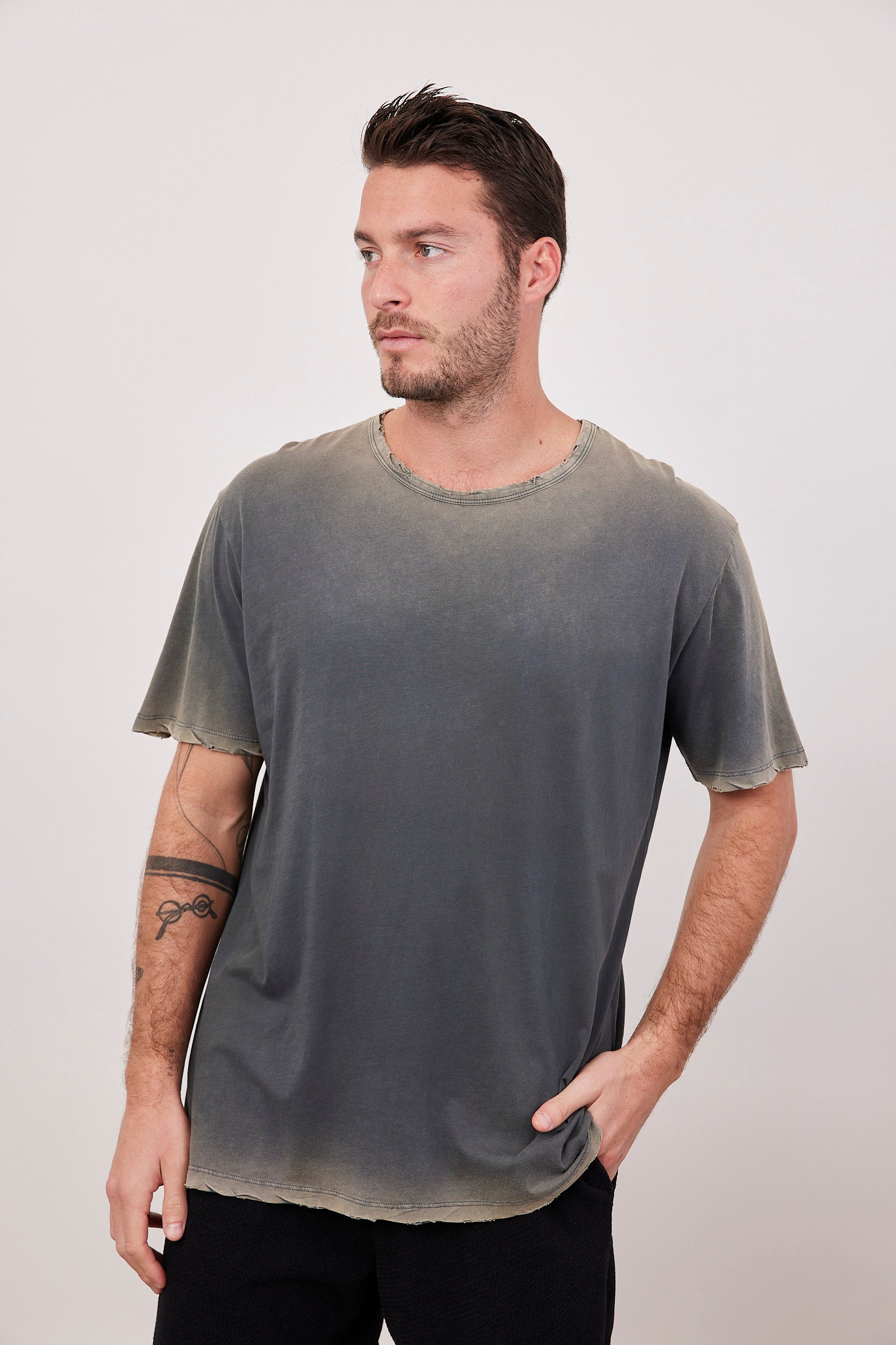 חולצת בייסיק בשטיפת ווש