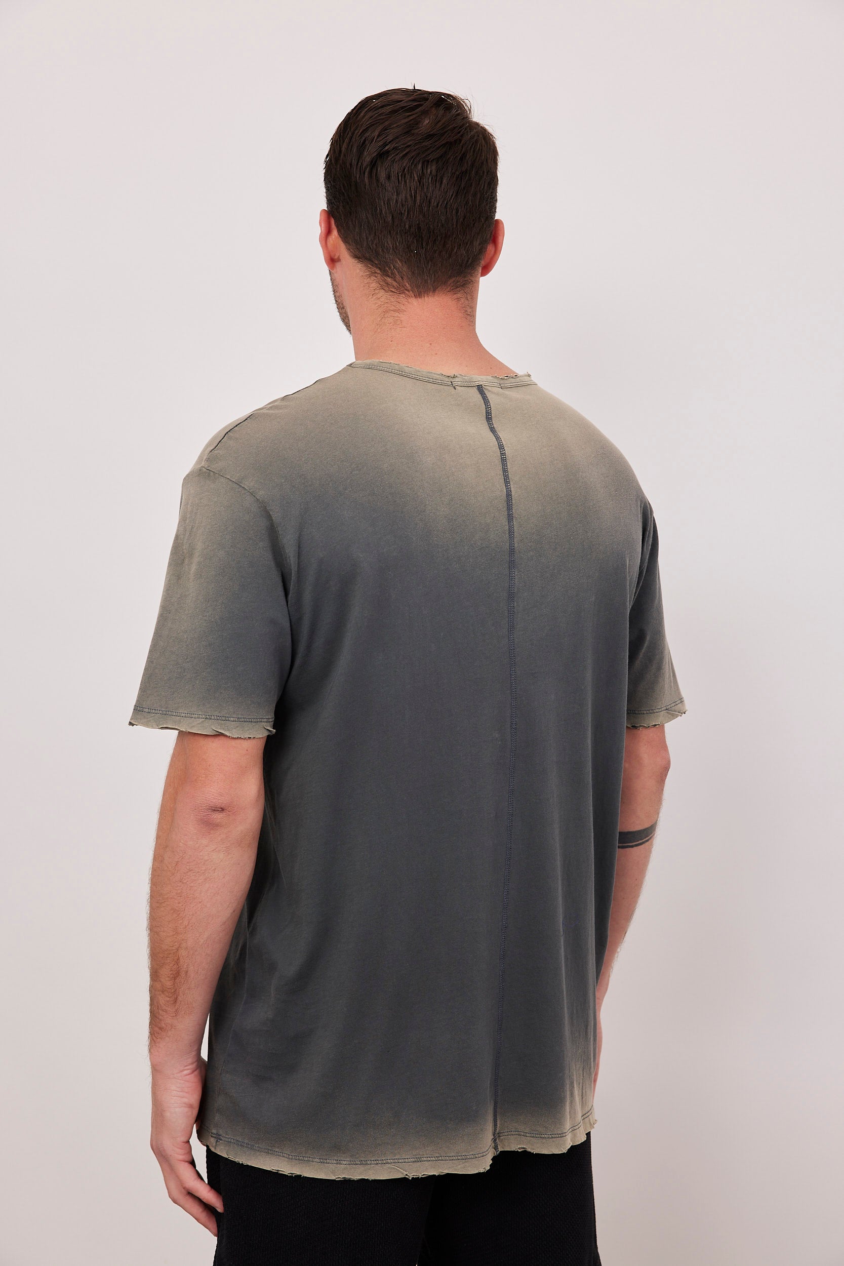 חולצת בייסיק בשטיפת ווש