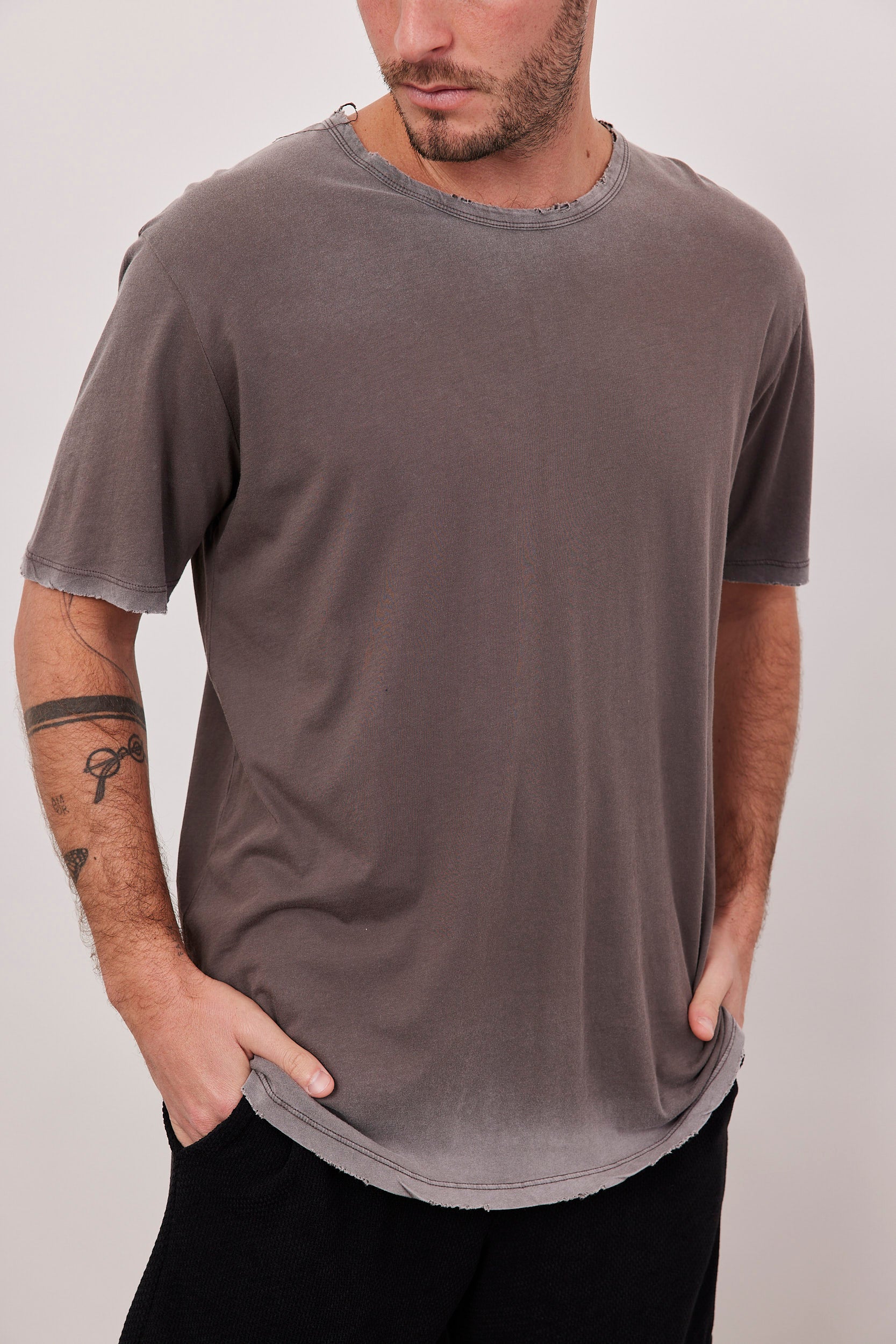 חולצת בייסיק בשטיפת ווש