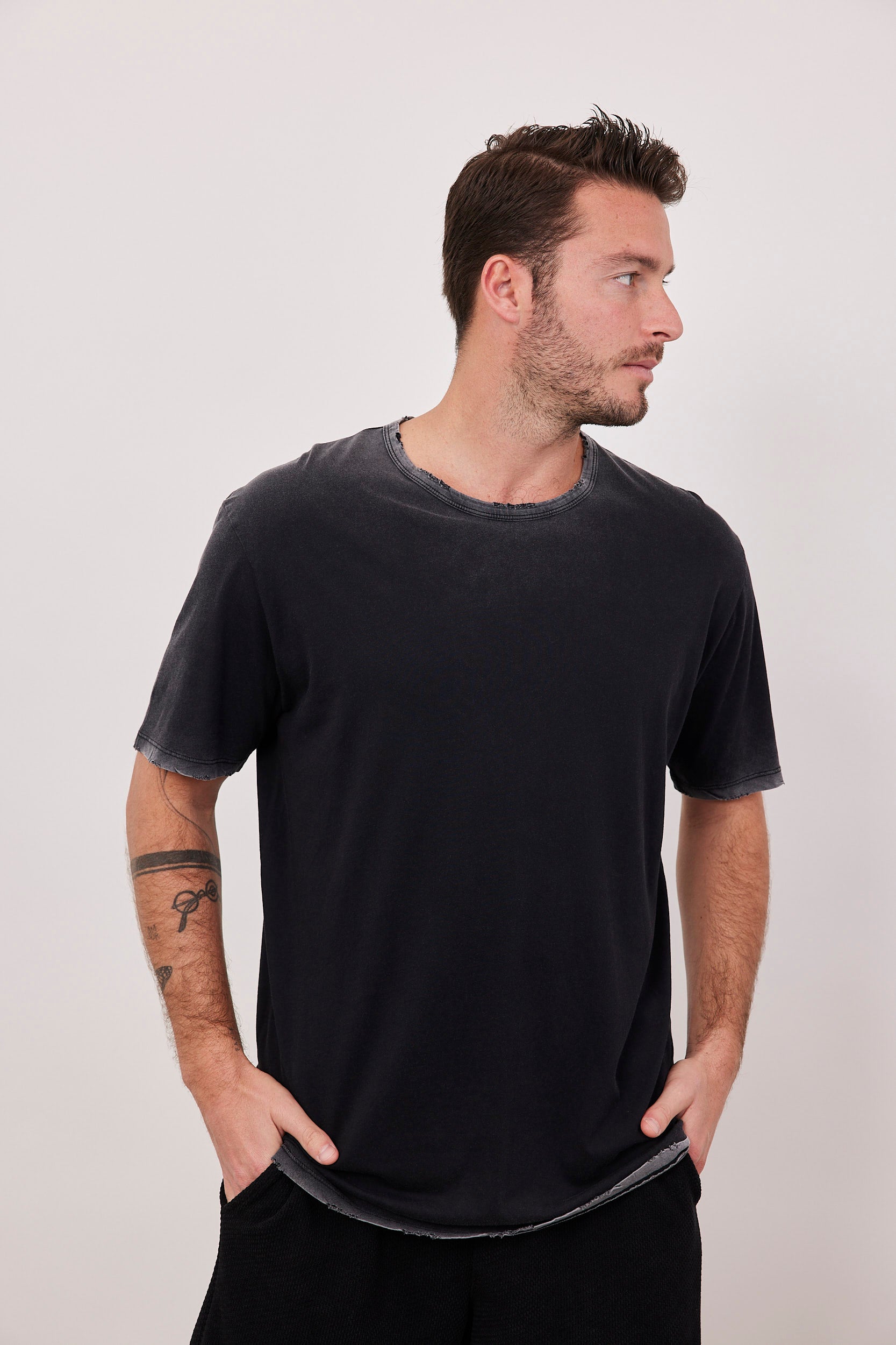 חולצת בייסיק בשטיפת ווש