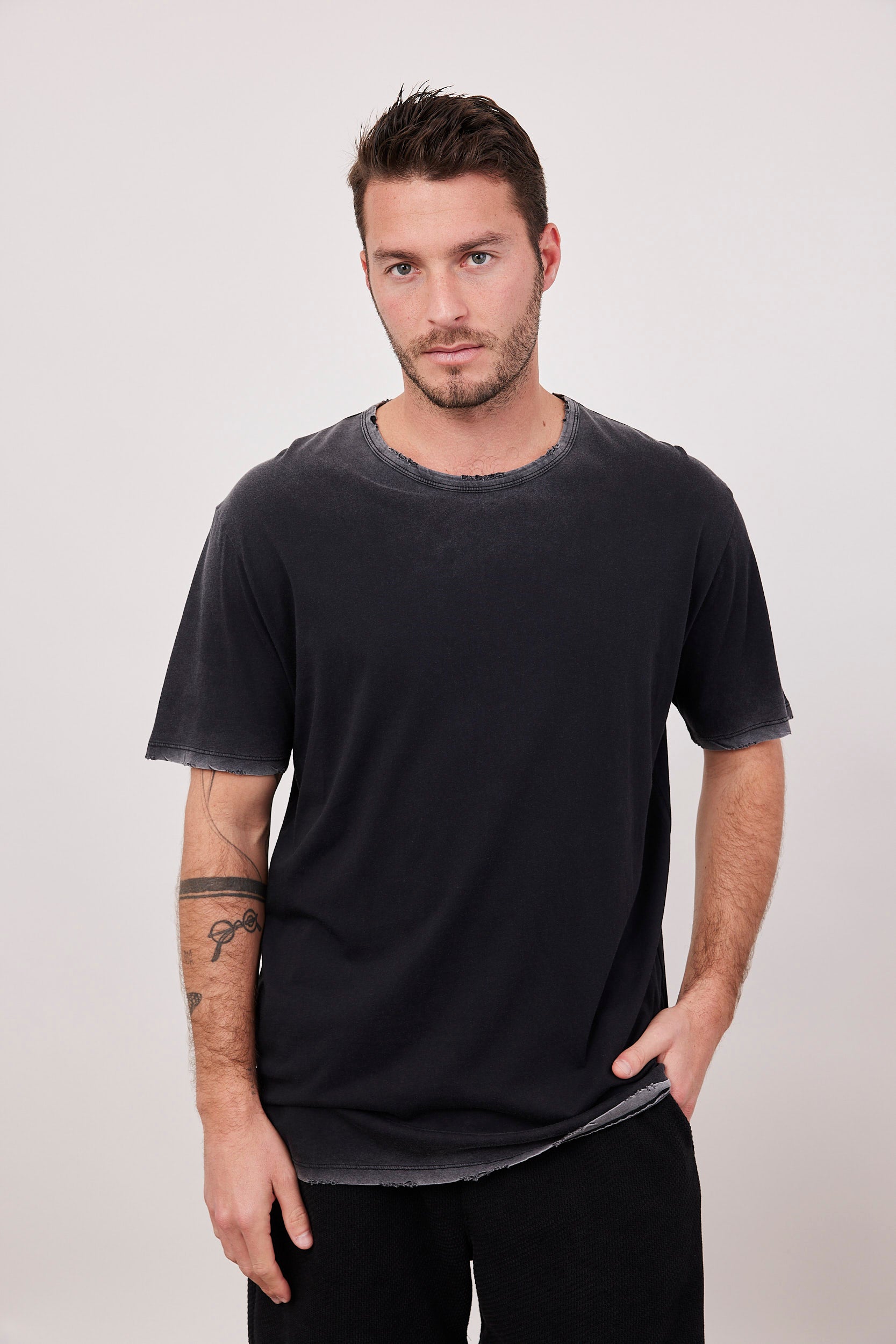 חולצת בייסיק בשטיפת ווש