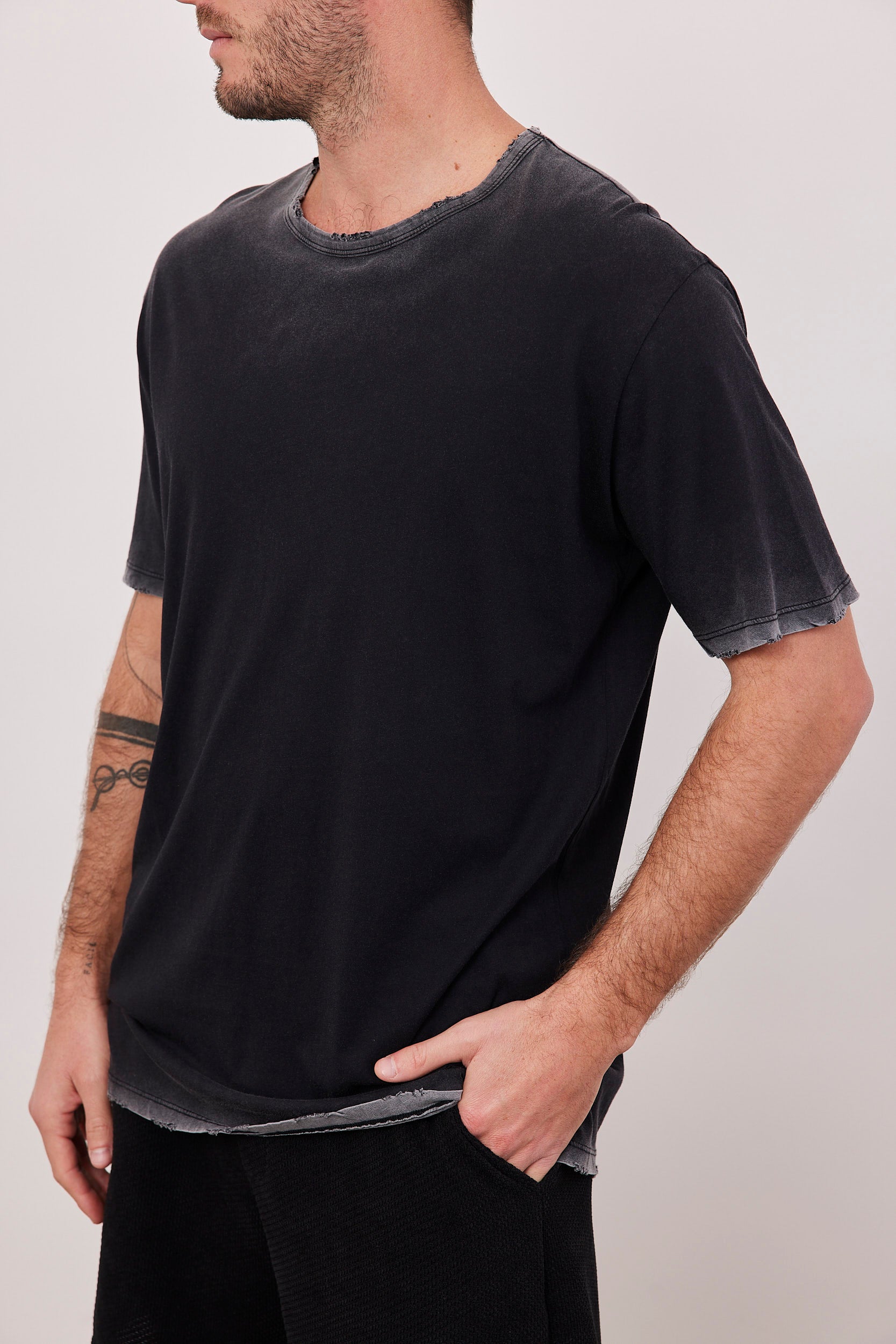 חולצת בייסיק בשטיפת ווש