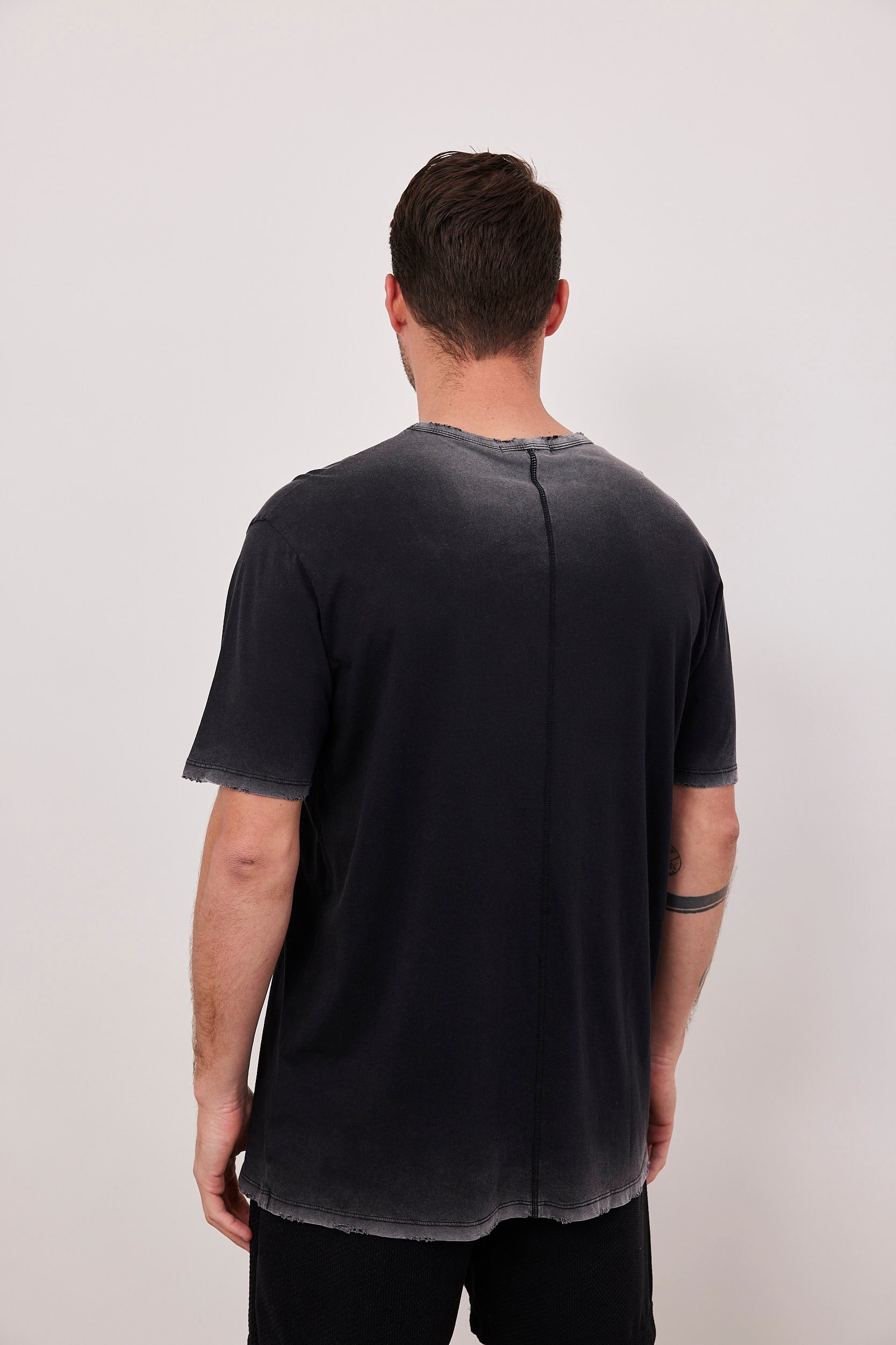 חולצת בייסיק בשטיפת ווש