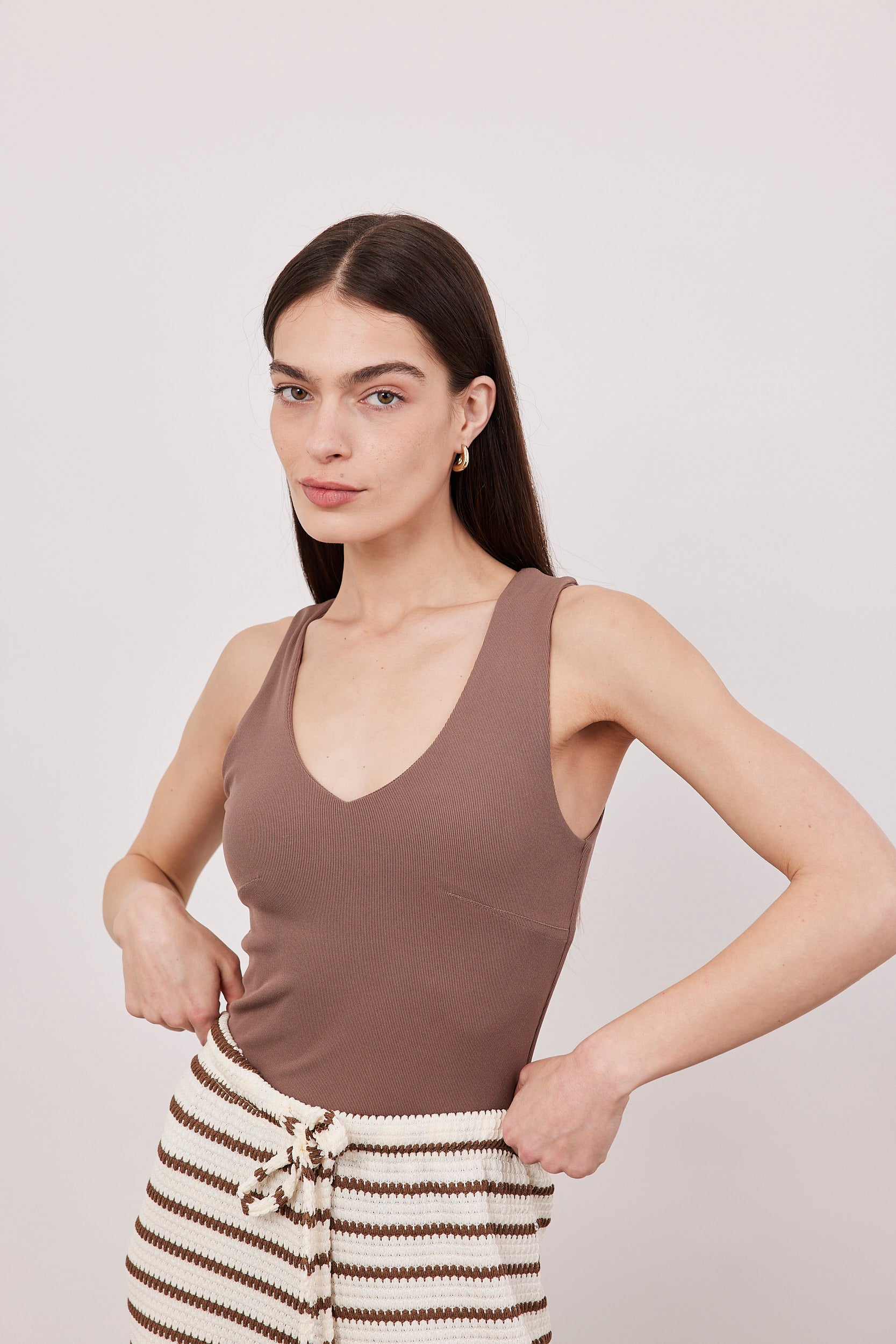 בגד גוף וי מחטב