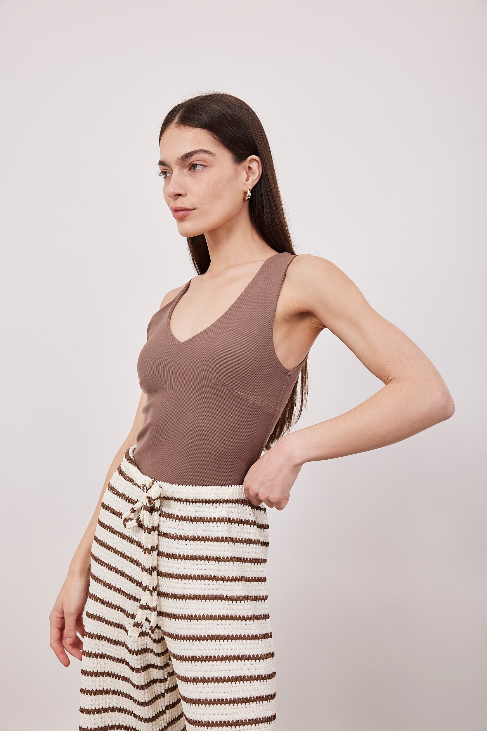 בגד גוף וי מחטב