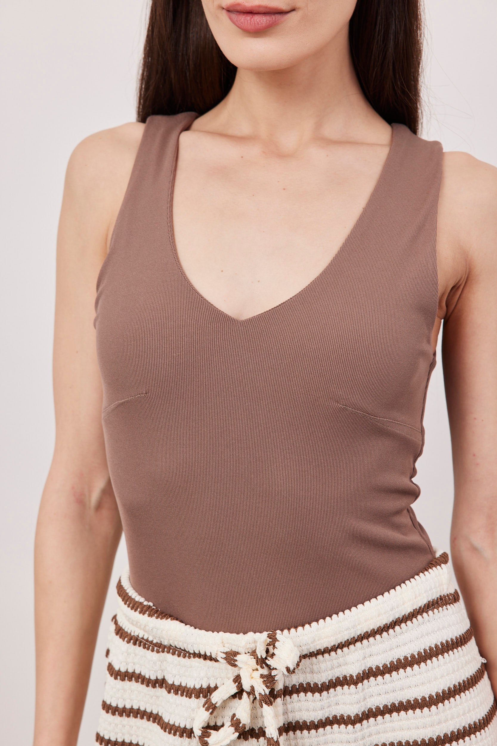 בגד גוף וי מחטב